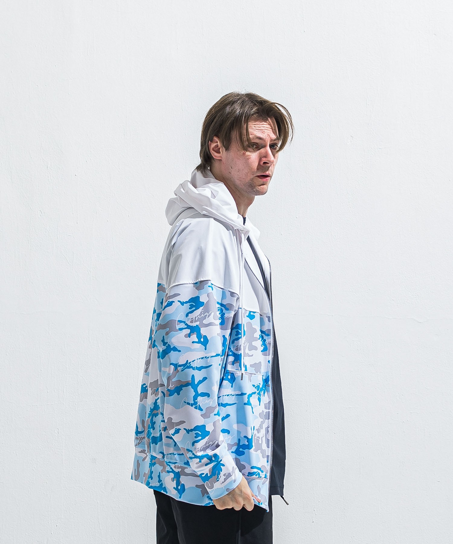 RUSH  OVER  ZIPUP　HOODIE