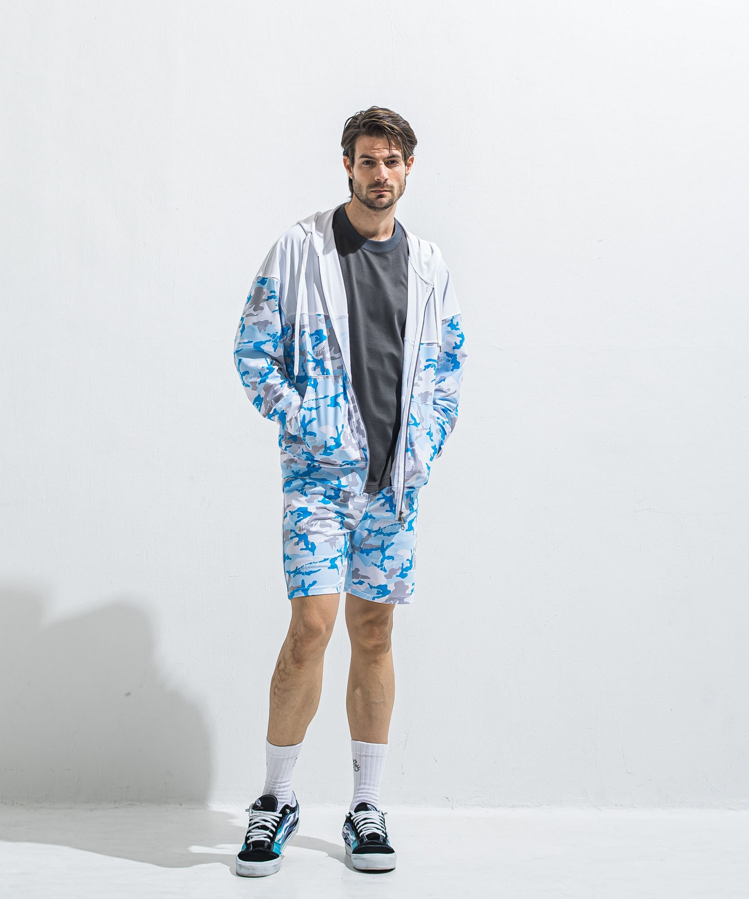 RUSH  OVER  ZIPUP　HOODIE