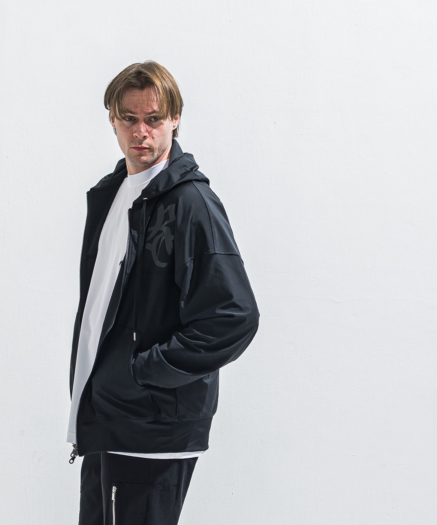 RUSH  OVER  ZIPUP　HOODIE