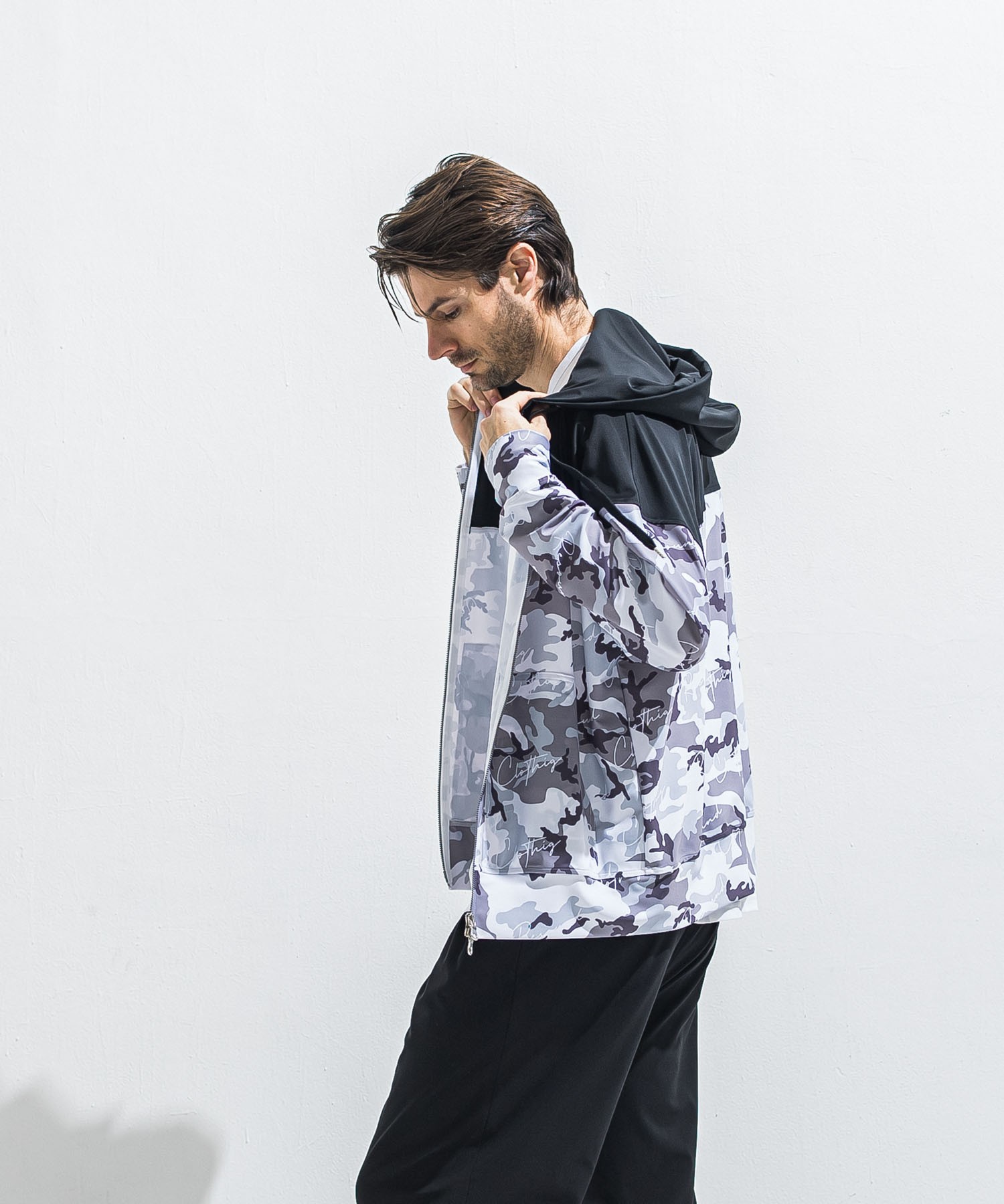 RUSH  OVER  ZIPUP　HOODIE