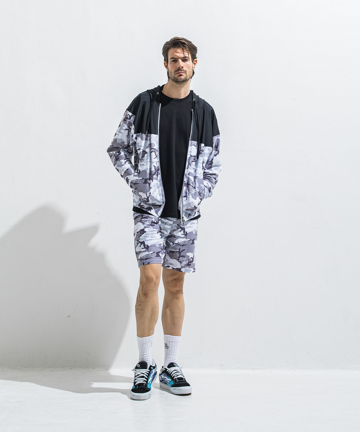 RUSH  OVER  ZIPUP　HOODIE