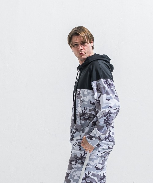 RUSH  OVER  ZIPUP　HOODIE