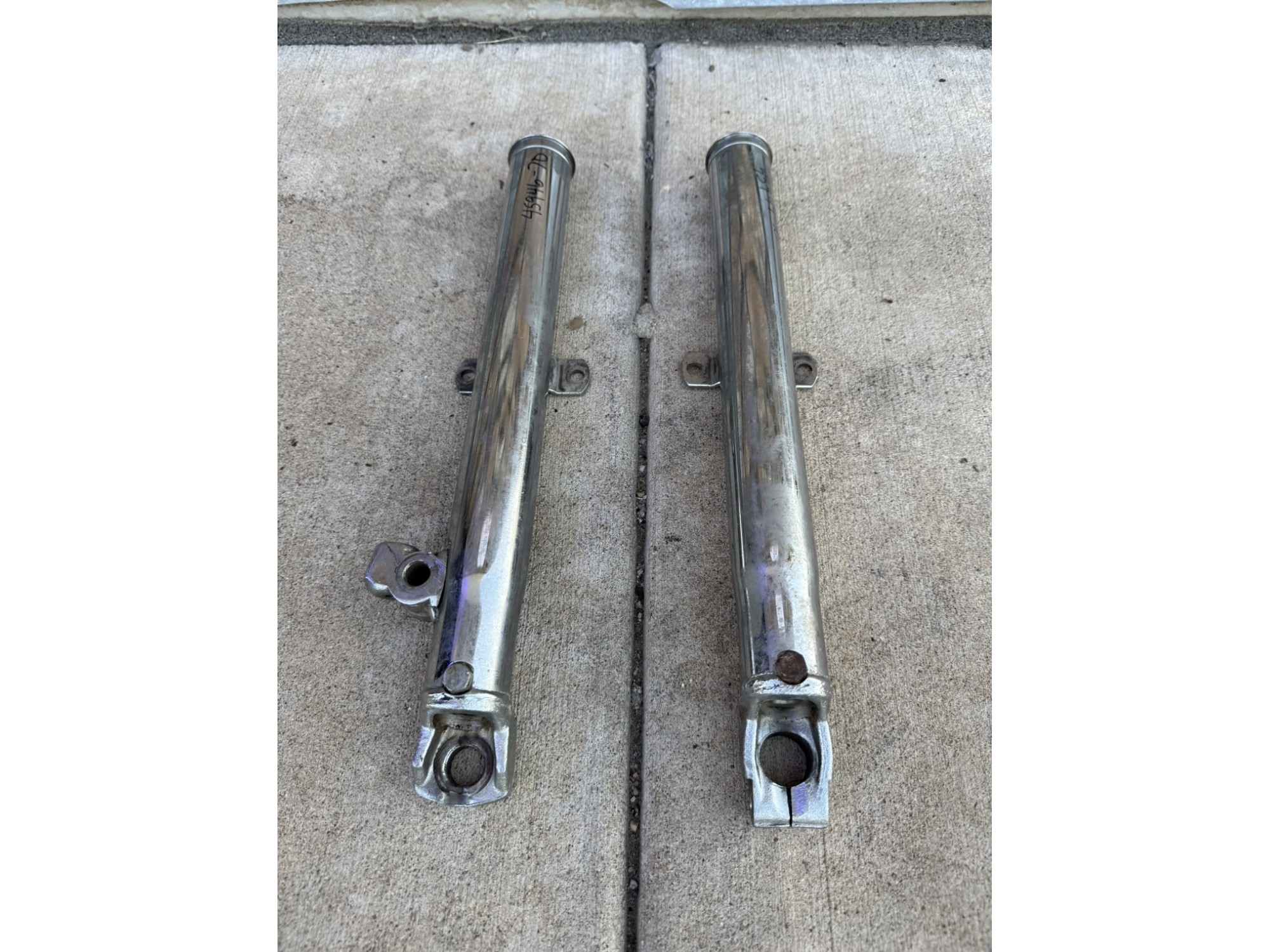 33.4フロントフォークアウターチューブ中期