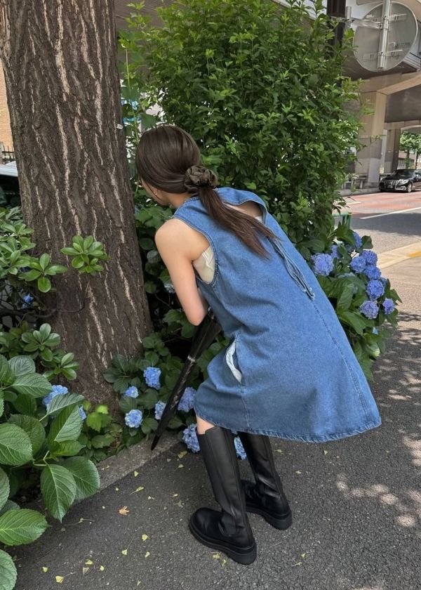 ウィルフリー　denim no sleeve ribbon medium OP WILLFULLY official web store（ウィルフリーコウシキツウハン