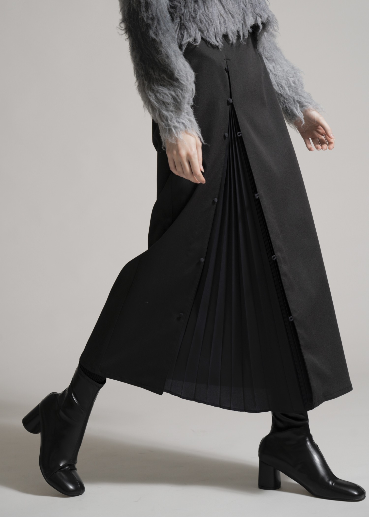 one side pleats peep through SK