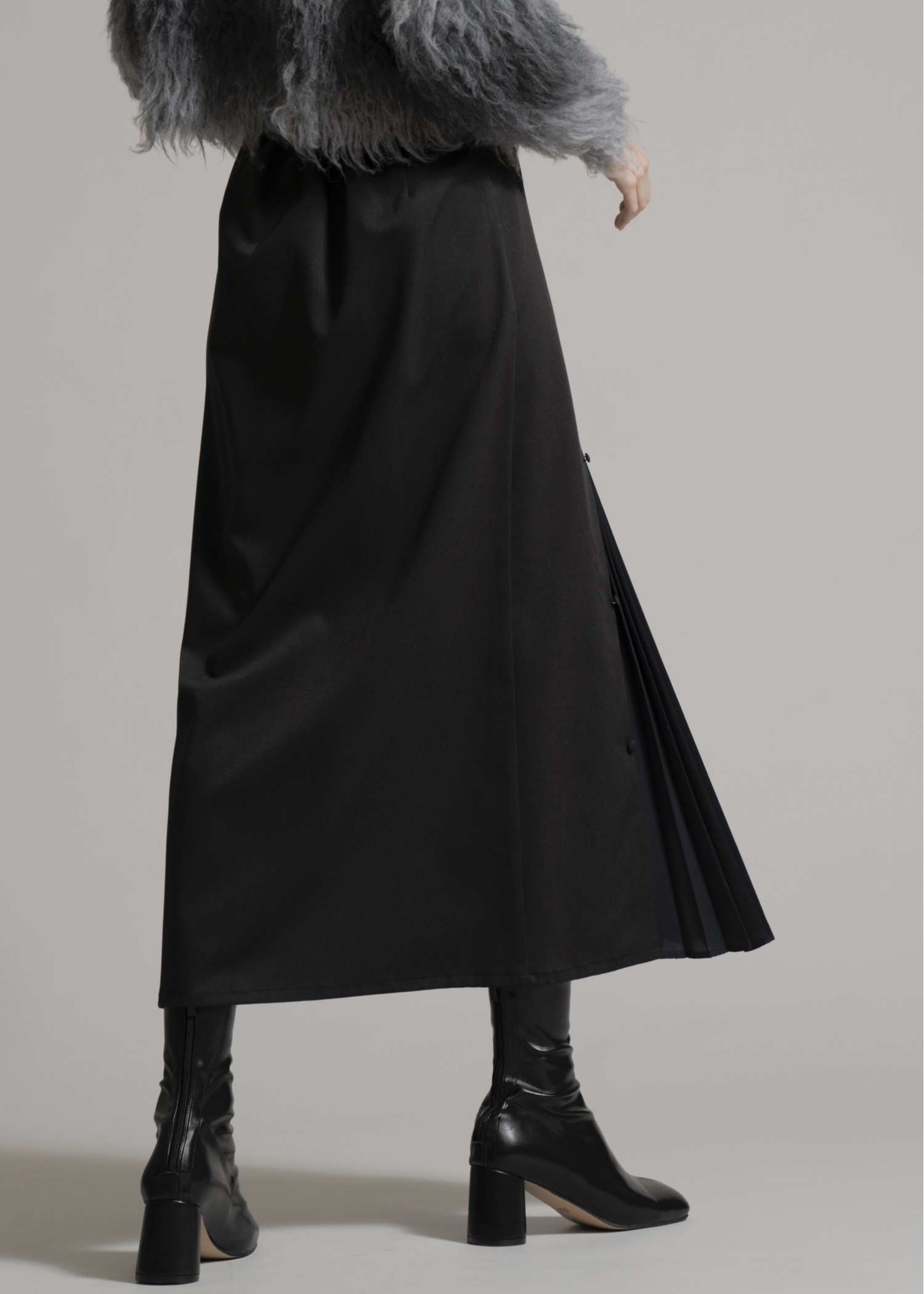 one side pleats peep through SK