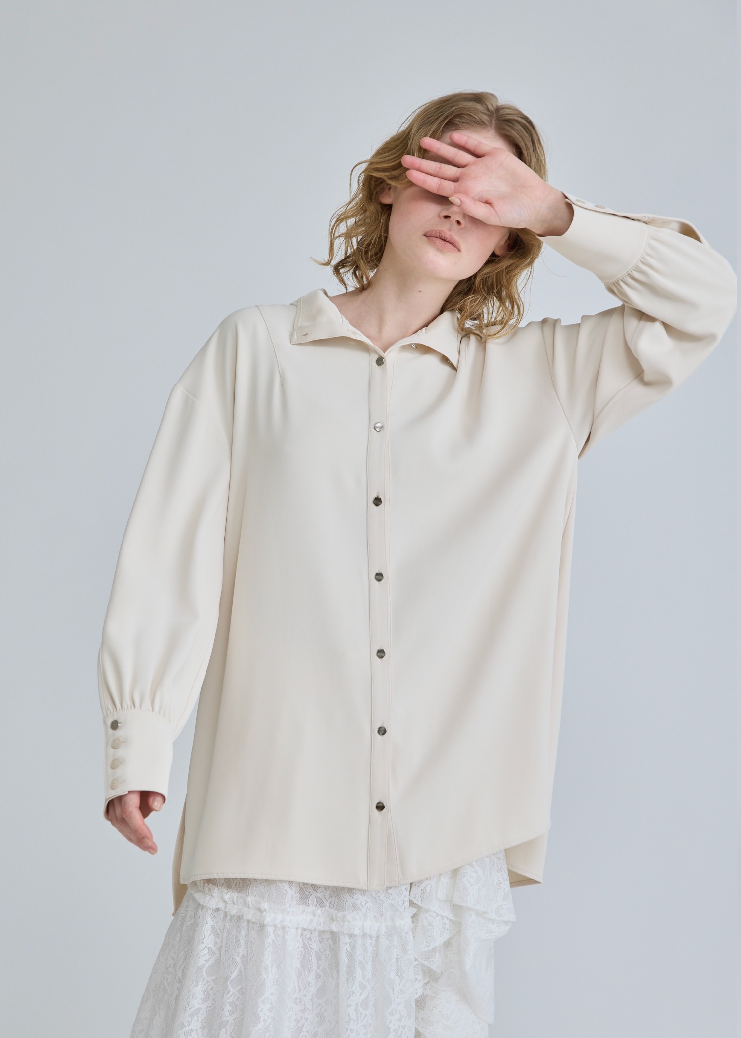 stand collar distorted shape silver button SH