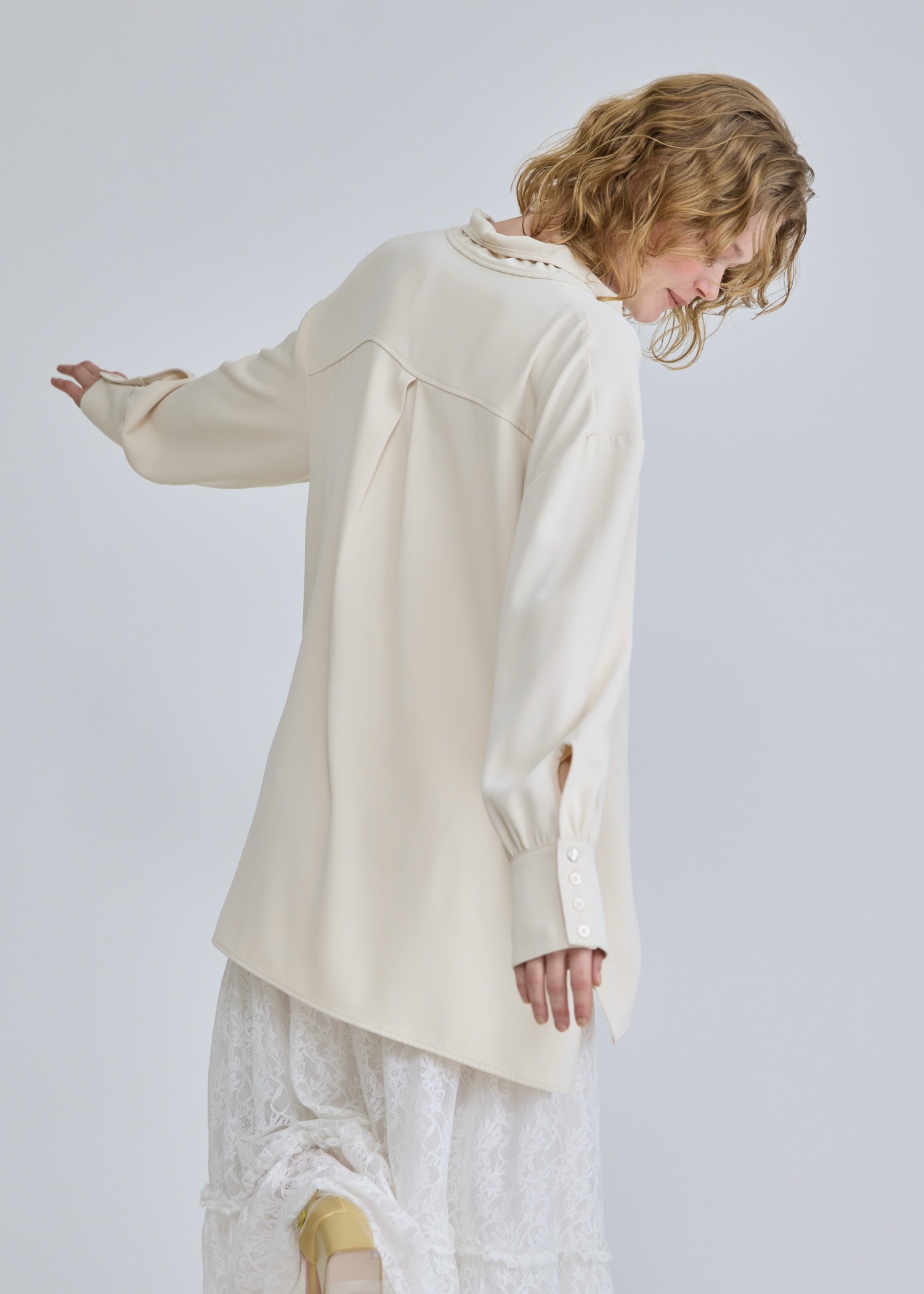 stand collar distorted shape silver button SH