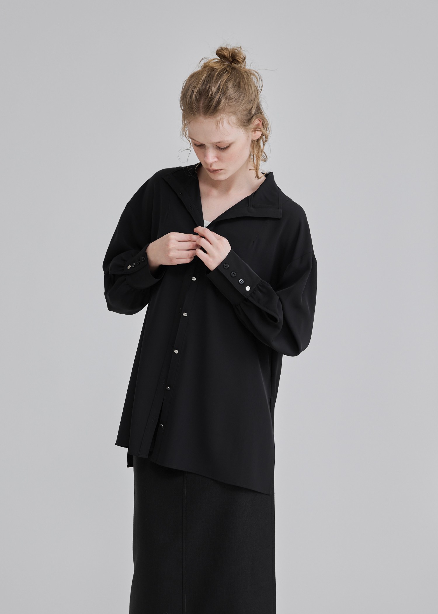 stand collar distorted shape silver button SH