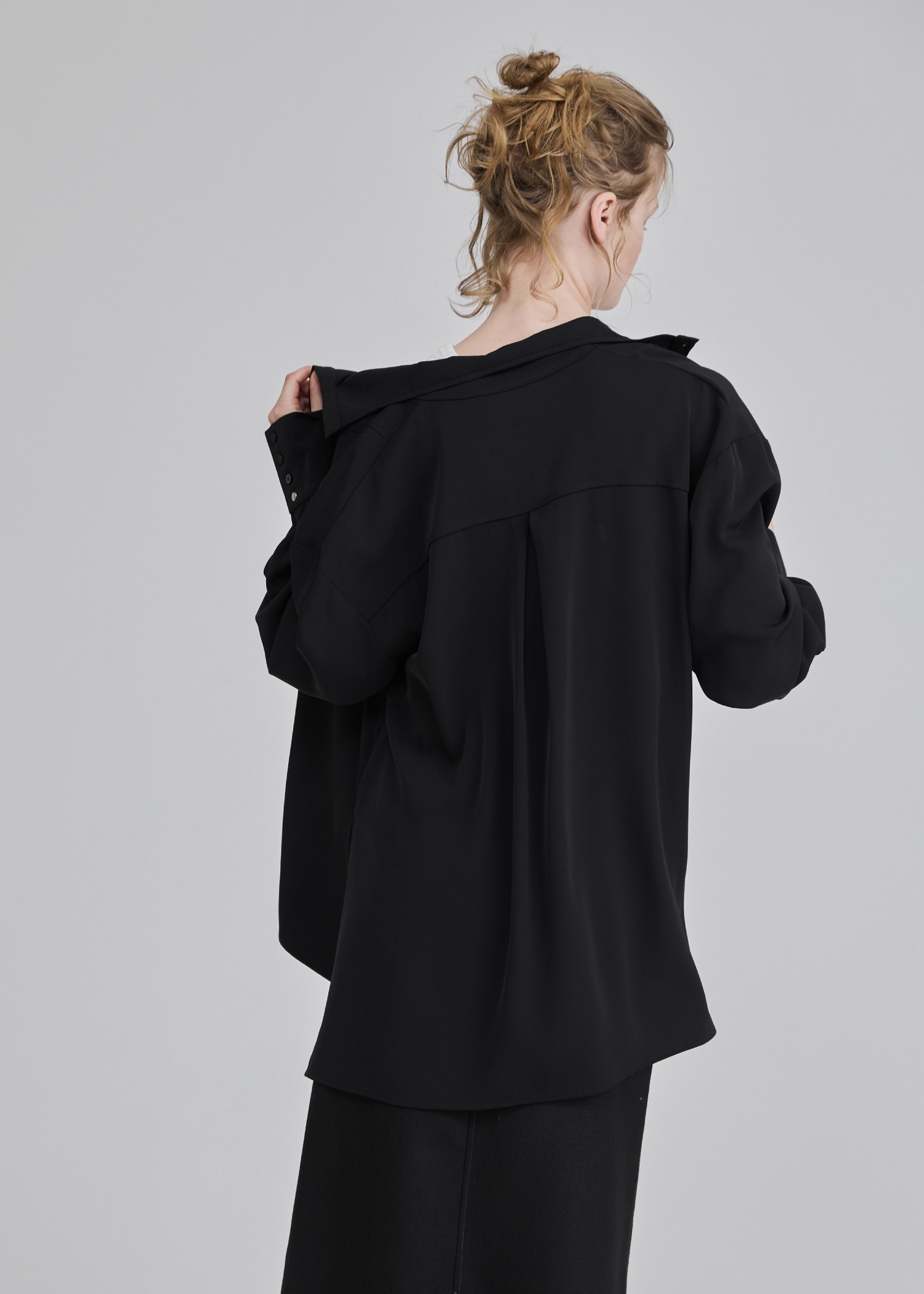 stand collar distorted shape silver button SH