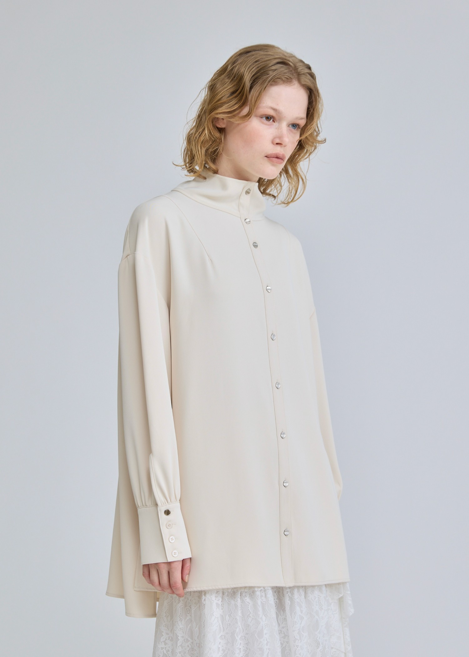 stand collar distorted shape silver button SH