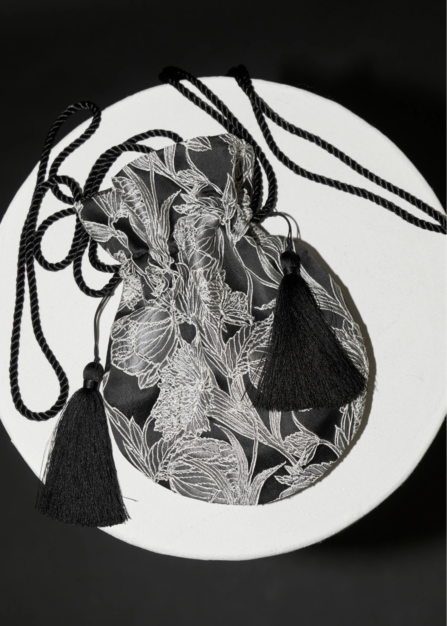 drawstring monotone jacquard bag