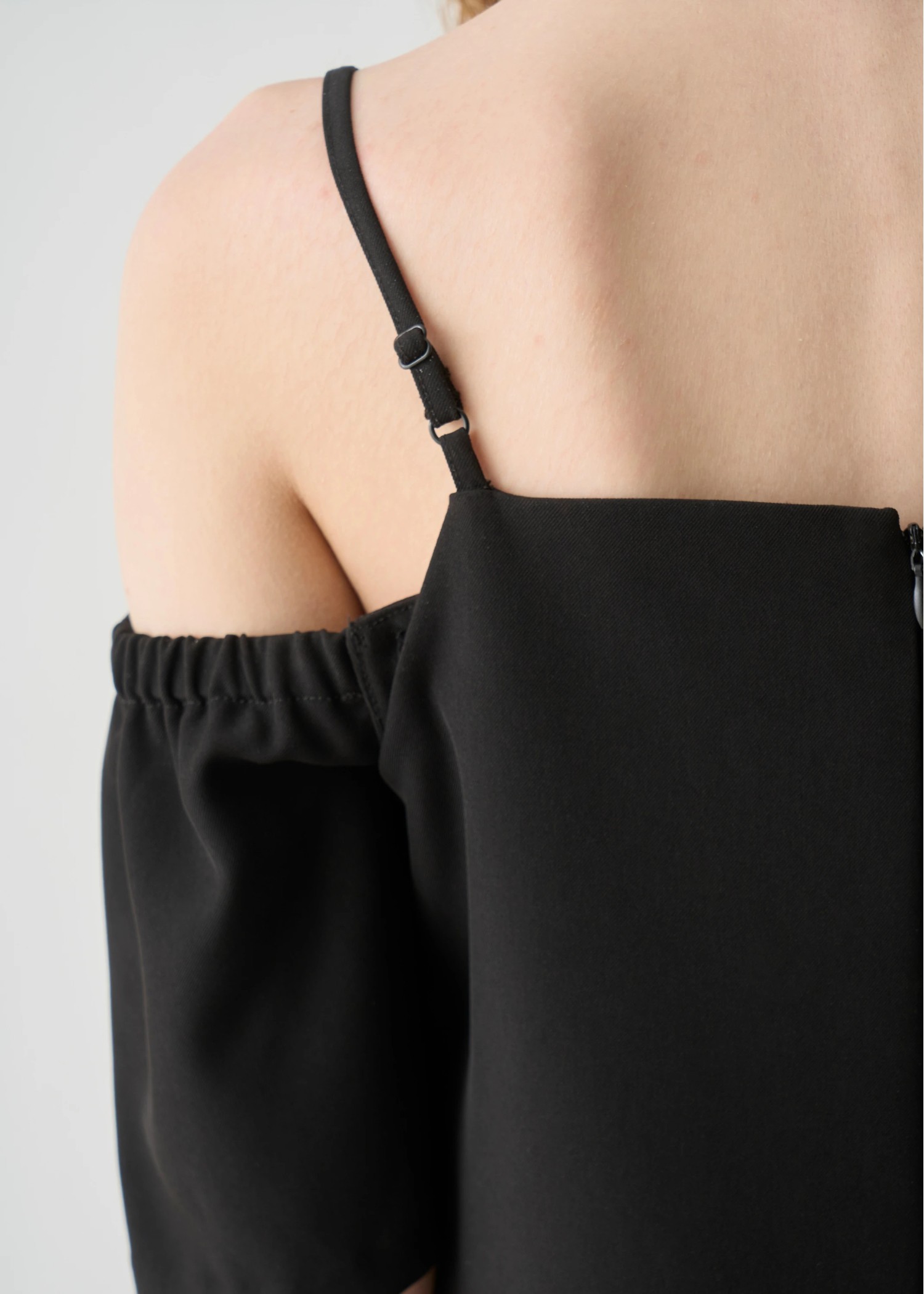 新品未使用タグ付き　ウィルフリー　ウェーブネックダブルストラップキャミワンピース セール】removable sleeve square neck cami OP（ワンピース