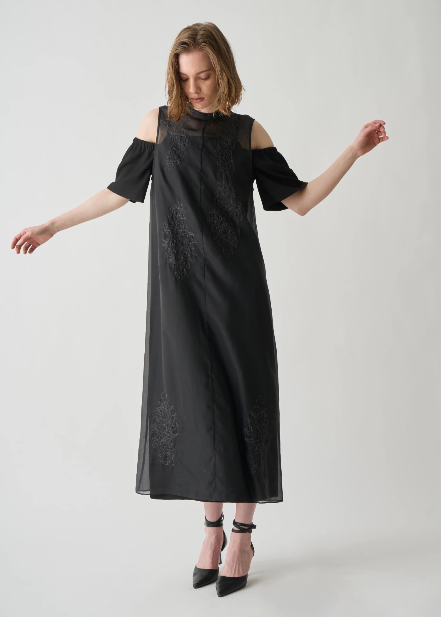 willfully（ウィルフリー）　シアー　レース　タンク　ワンピース　ドレス WILLFULLY（ウィルフリー）の「sheer motif lace OP & gather