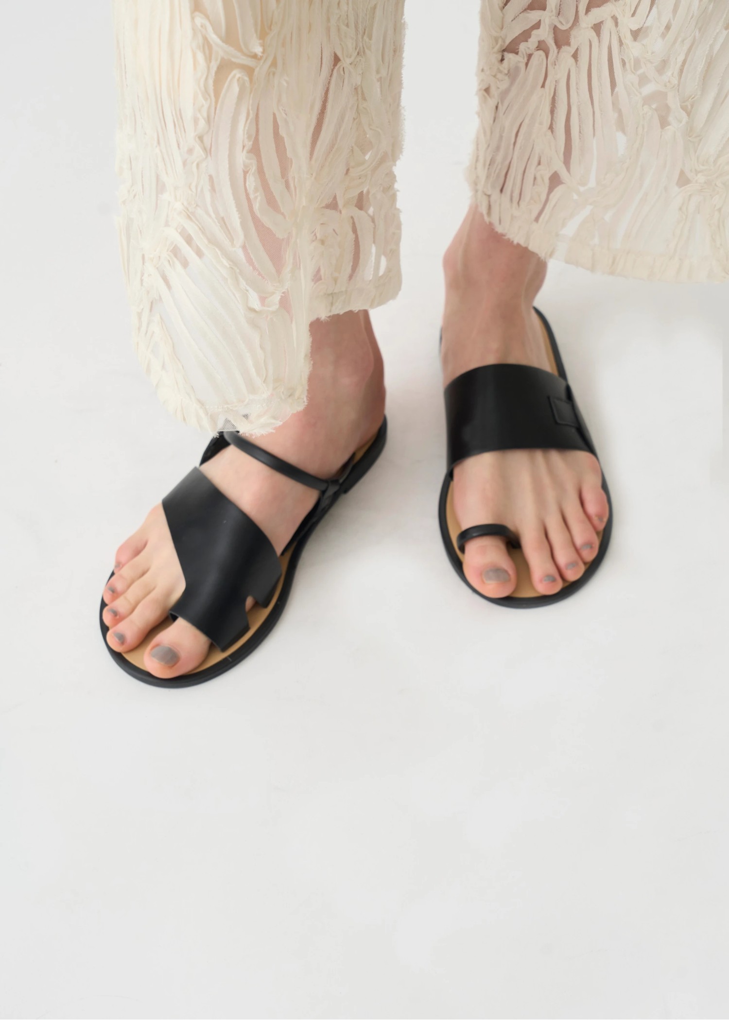asymmetry band design sandal