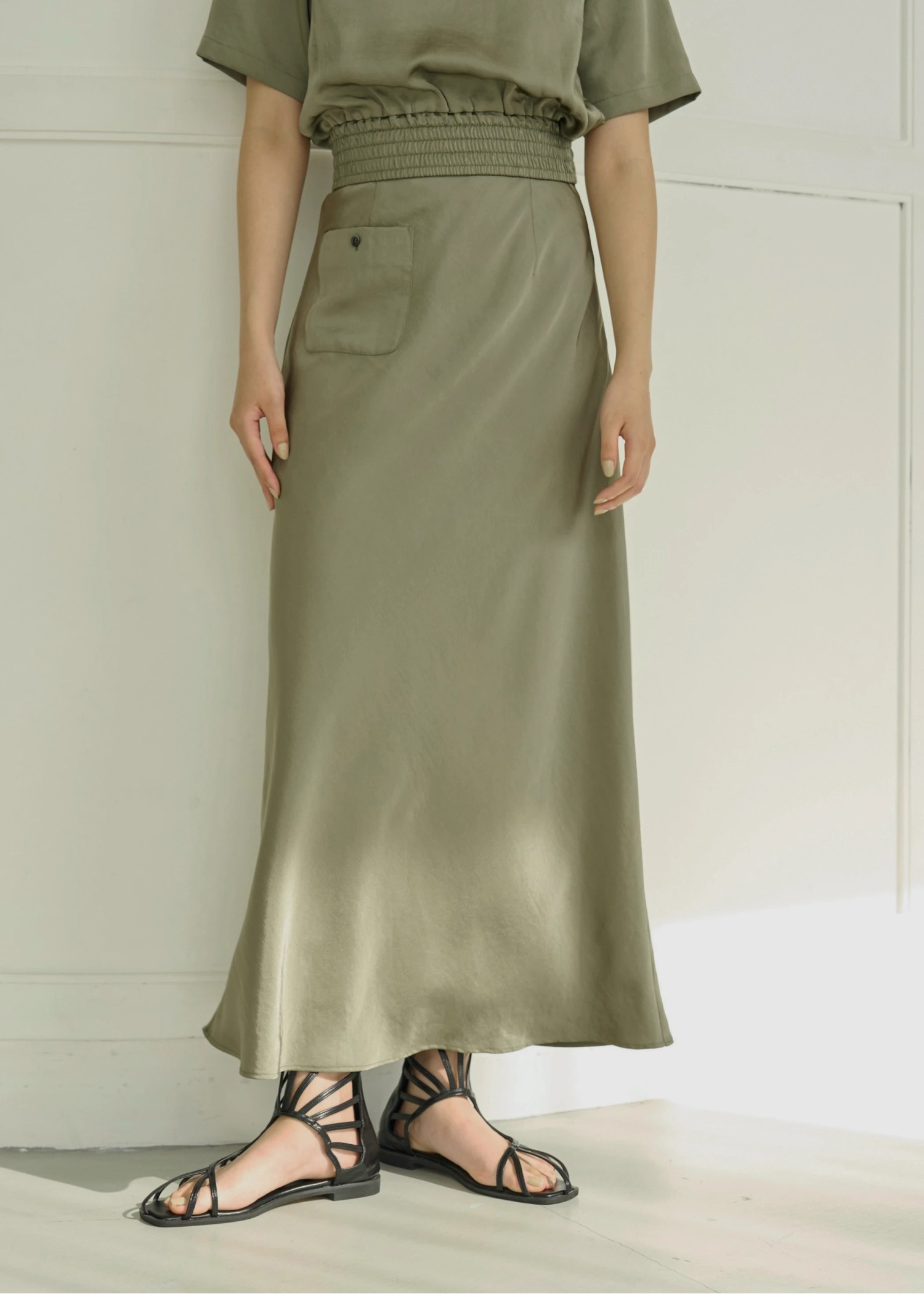 mat satin patch pocket mermaid SK