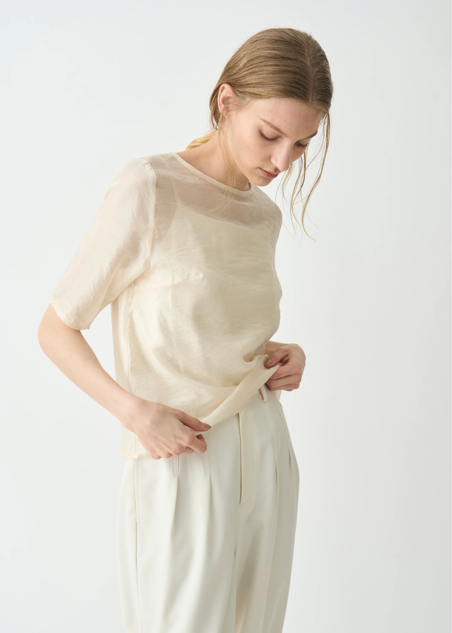 [COSYHARU]Beloa Golgi Henley Neck Short Sleeve関税・配送料込 Willa High Neck Short Sleeve Top in Black - SABA