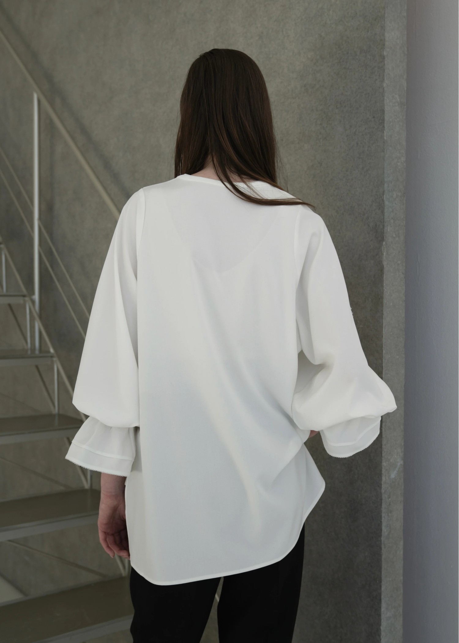 volume sleeve flower motif tunic BL