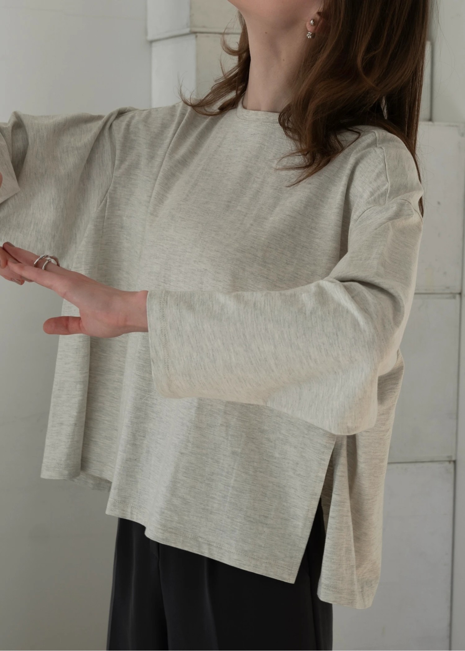 美品　ウィルフリー　side cut generous long T ホワイト WILLFULLY official web store（ウィルフリーコウシキツウハン