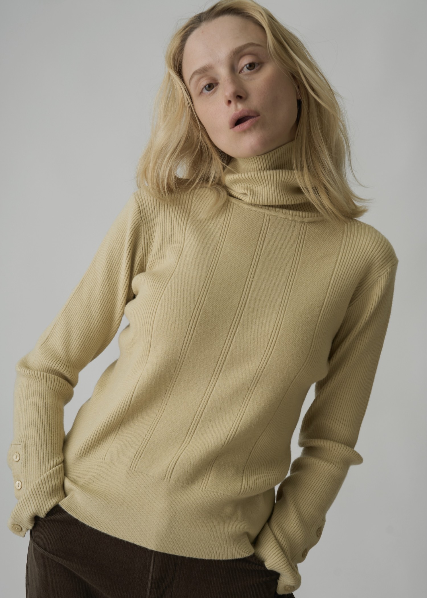 arm button turtle rib knit