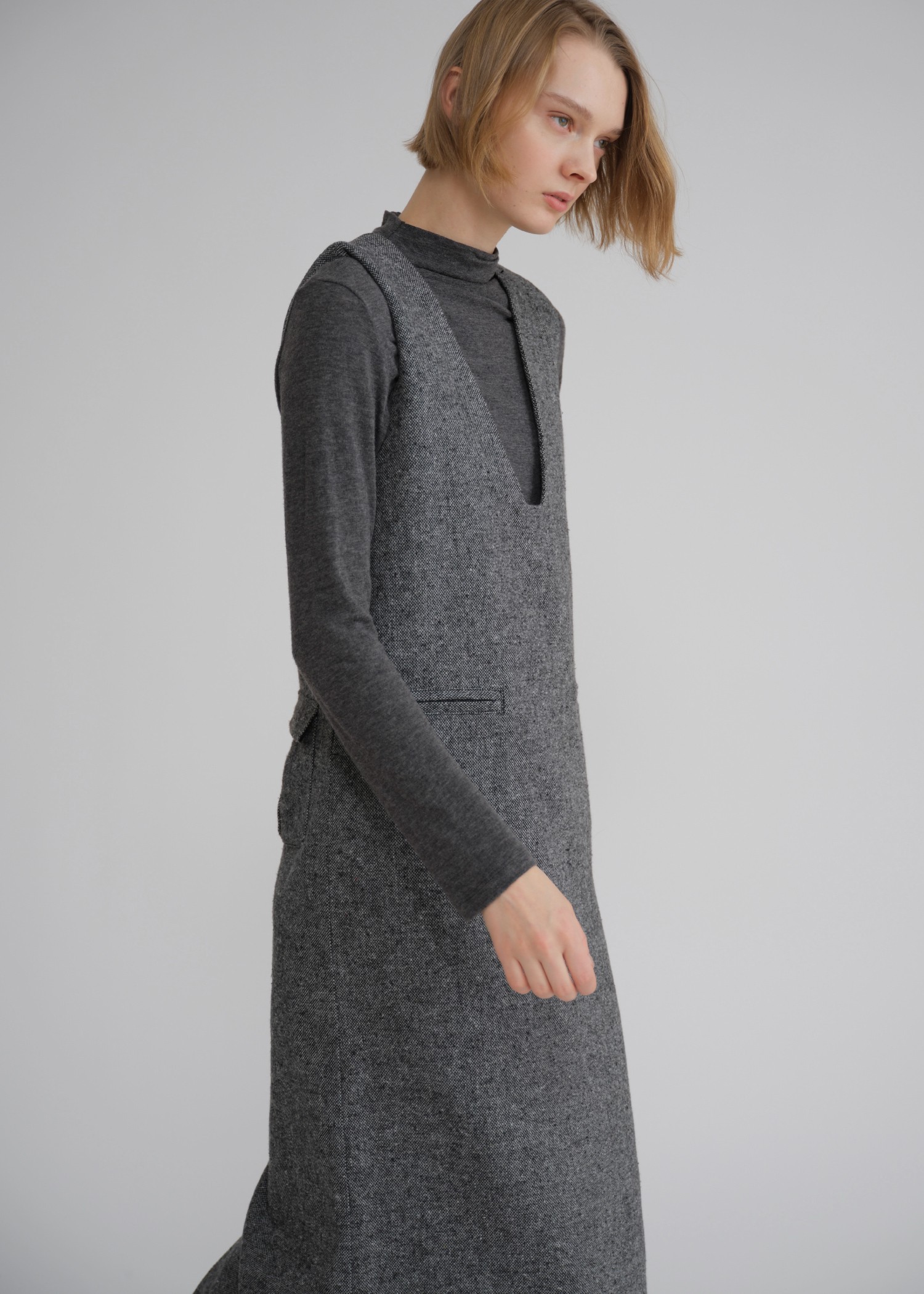 mix tweed no sleeve deep square neck OP