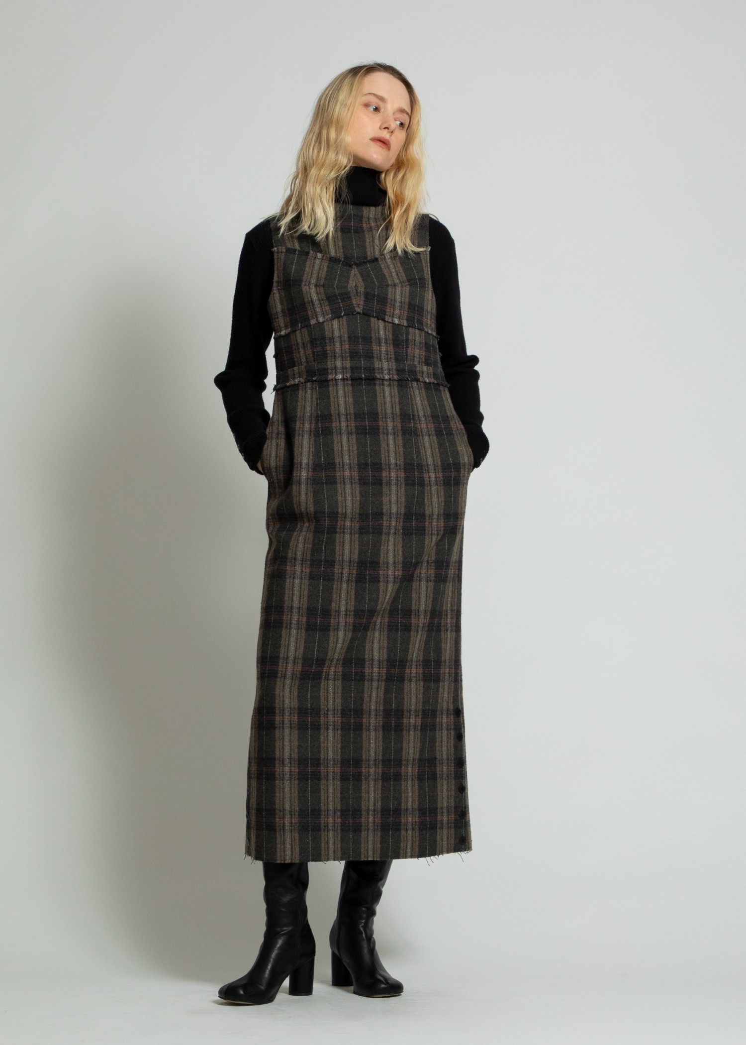 petite high neck no sleeve hem button OP