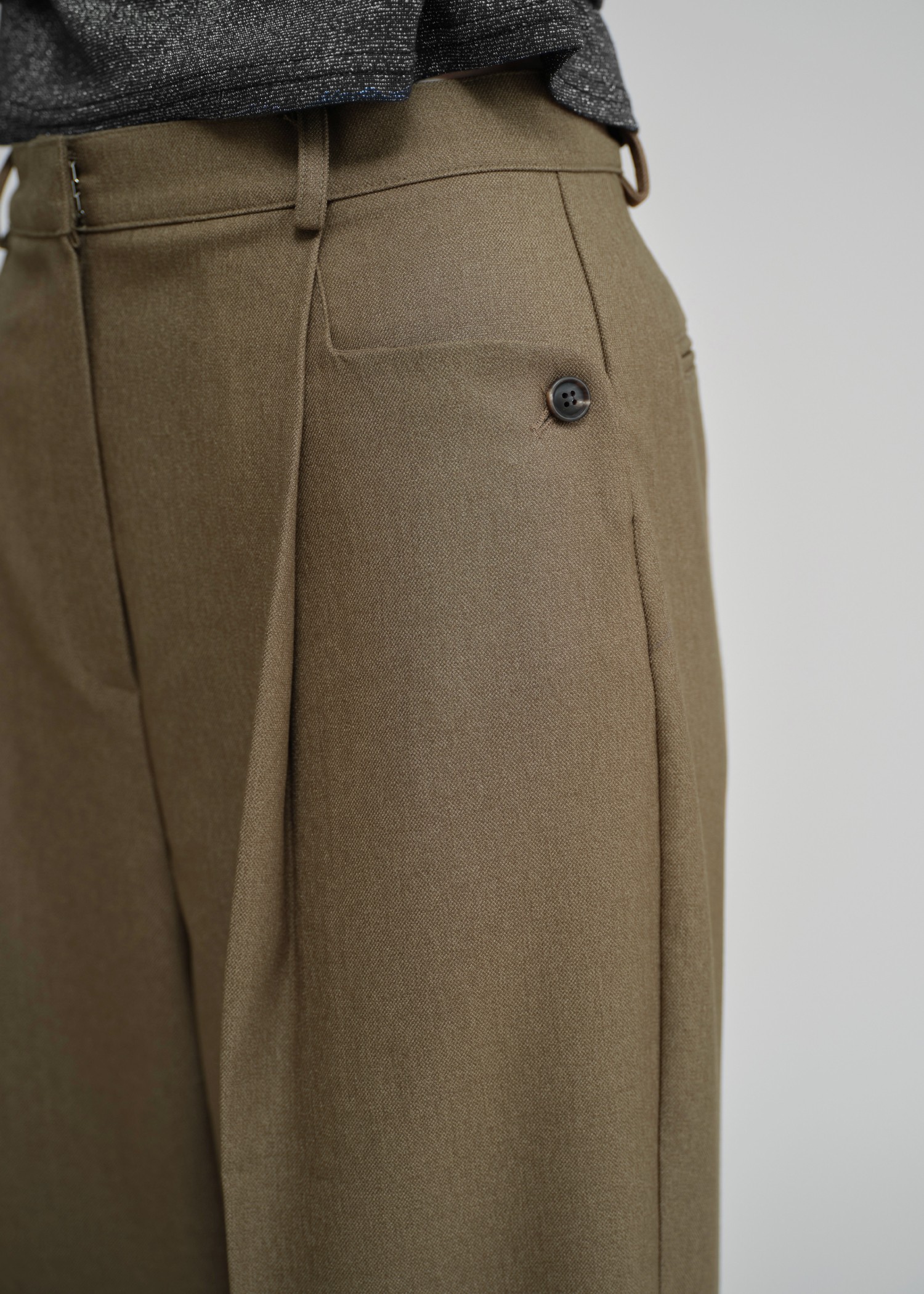 button pocket center press tuck PT