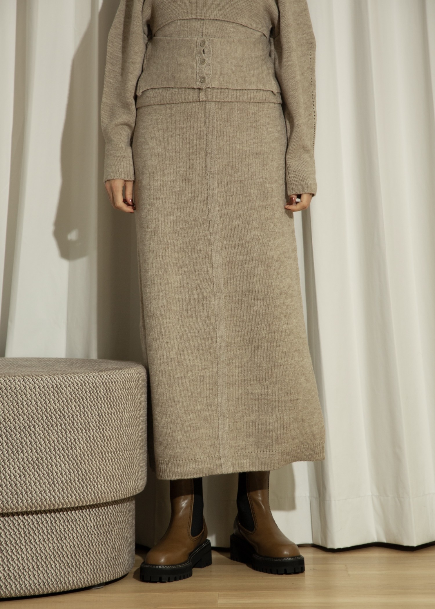 button slit cocoon knit skirt