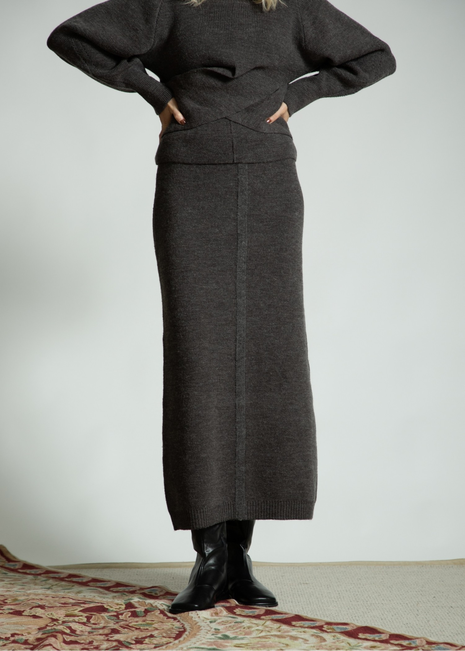 button slit cocoon knit skirt