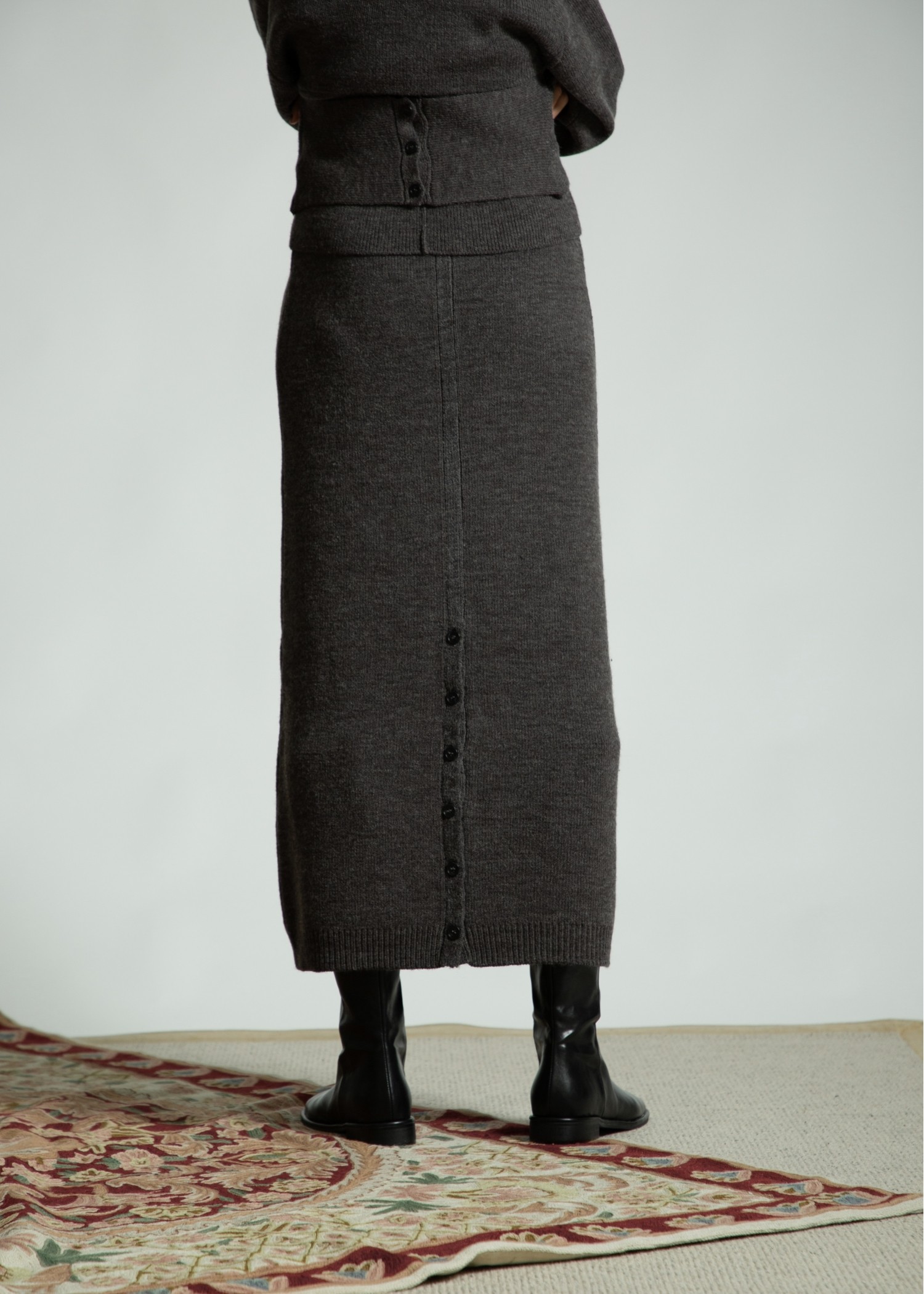 button slit cocoon knit skirt