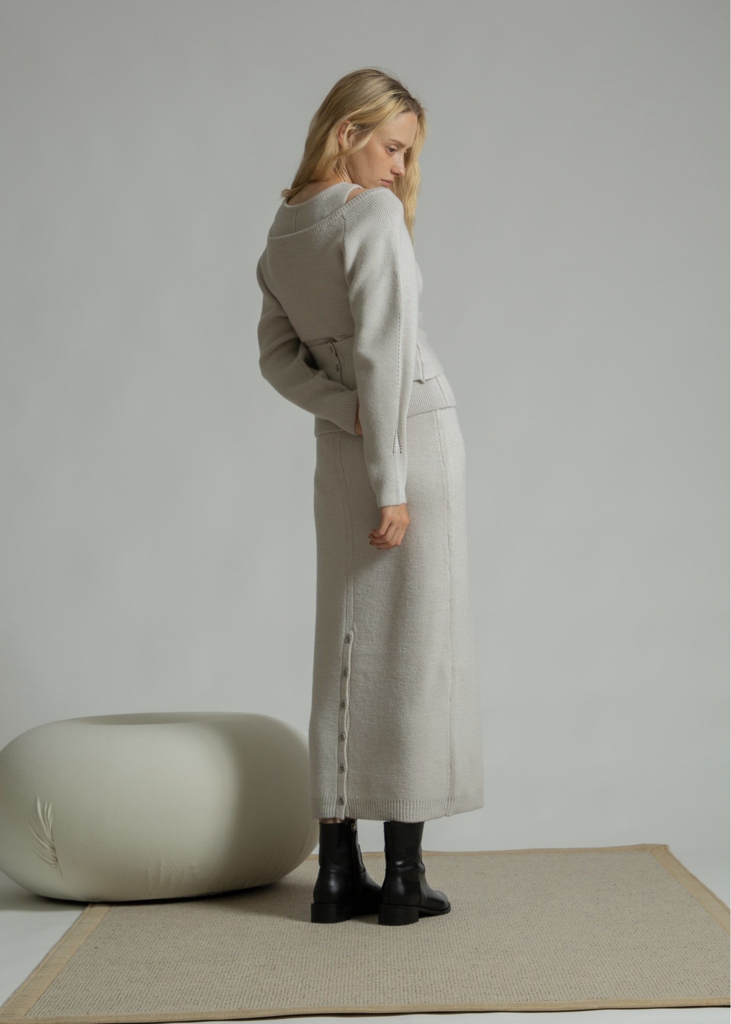 button slit cocoon knit skirt