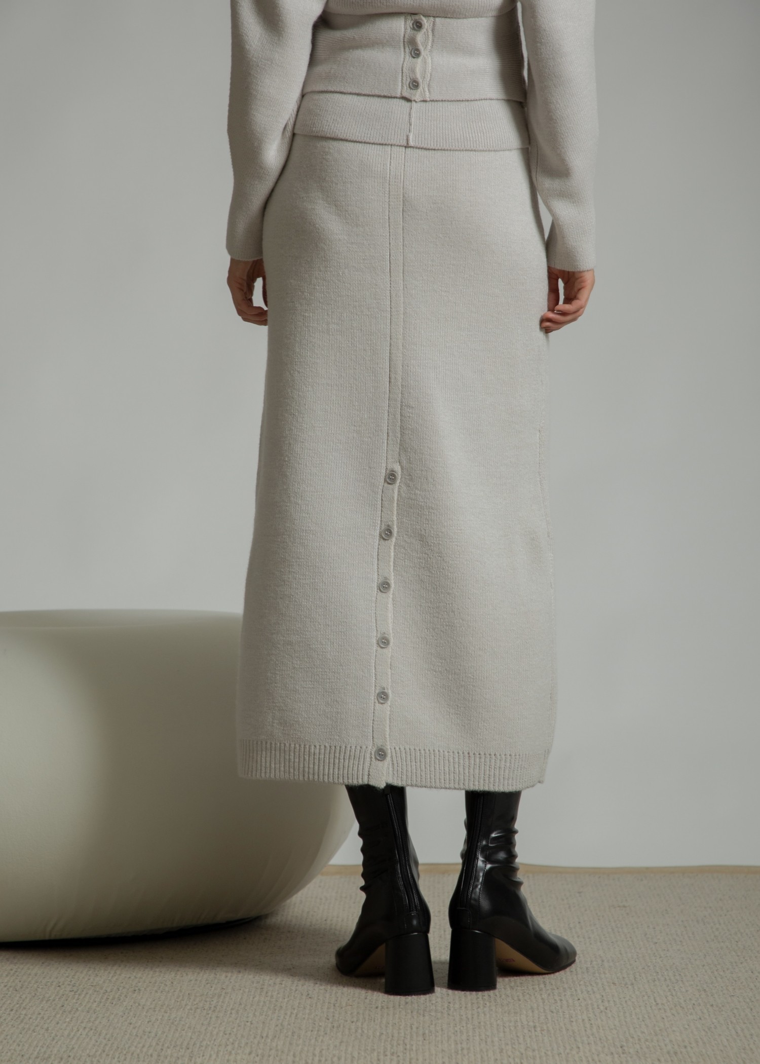 button slit cocoon knit skirt