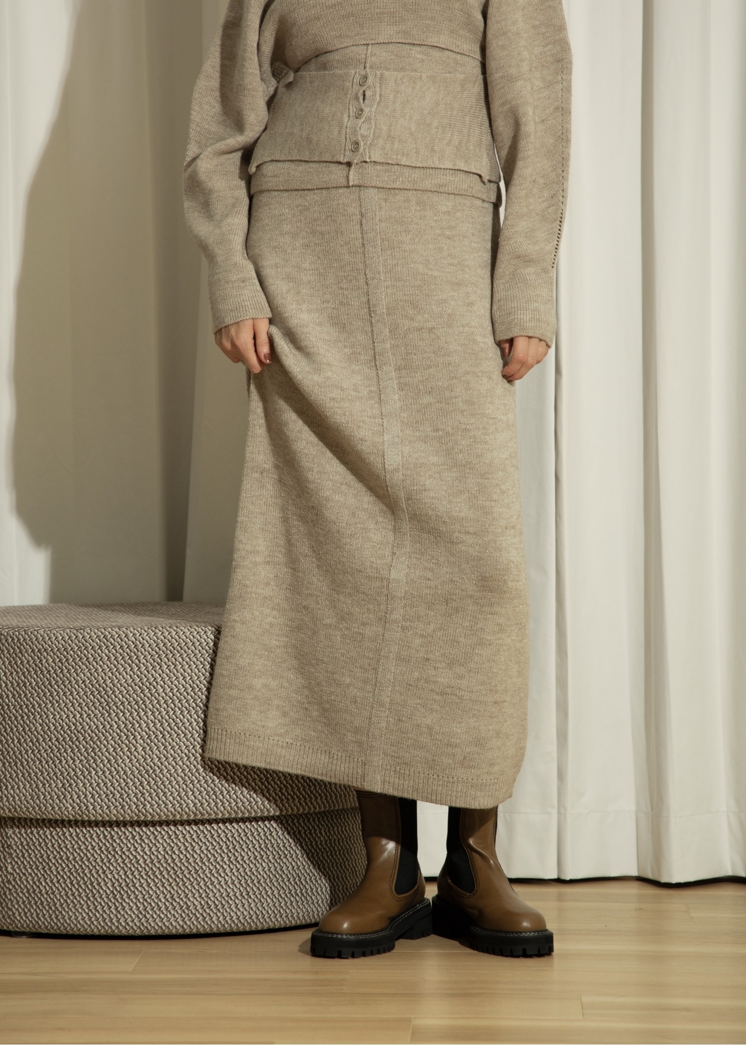 button slit cocoon knit skirt