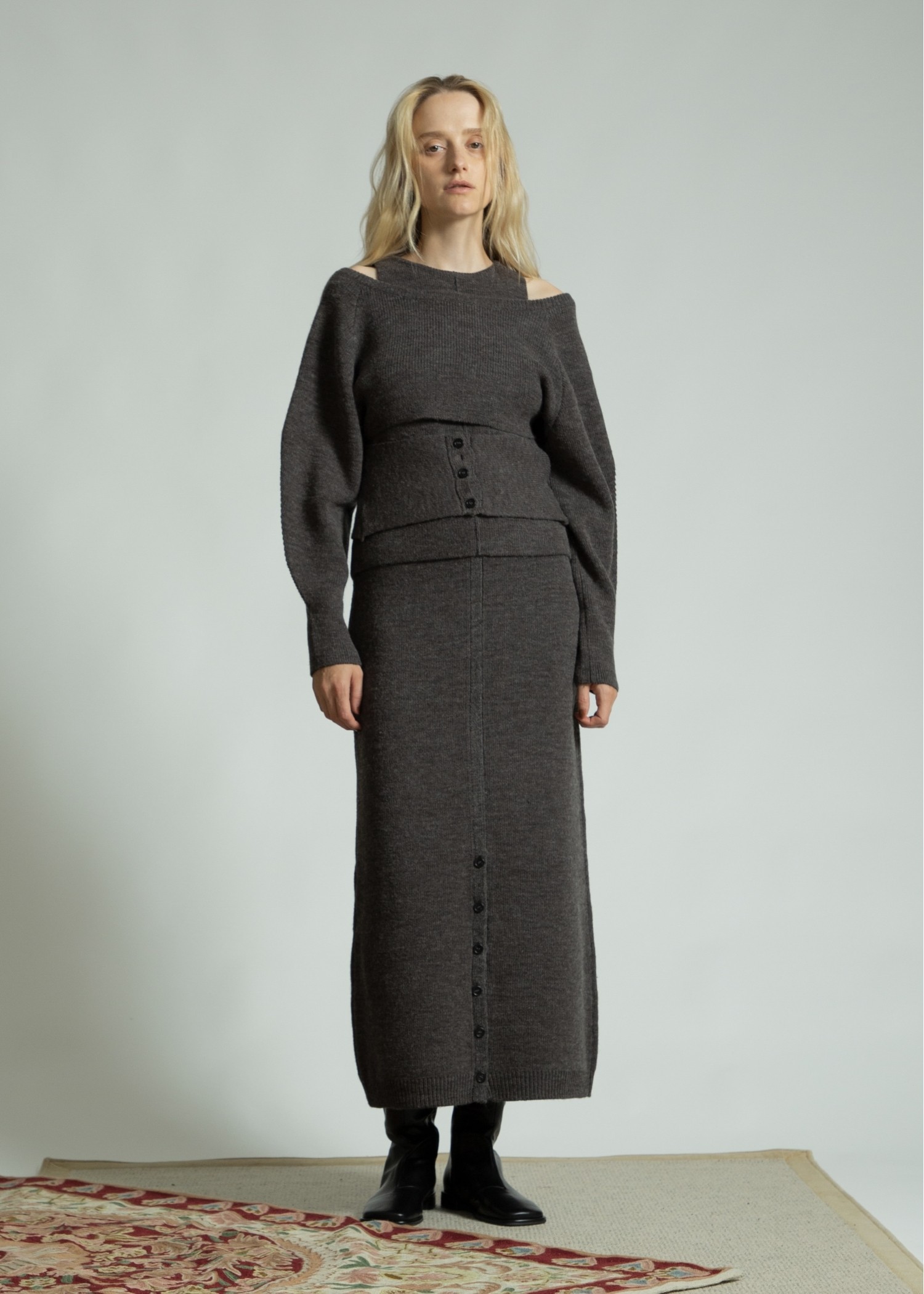 button slit cocoon knit skirt