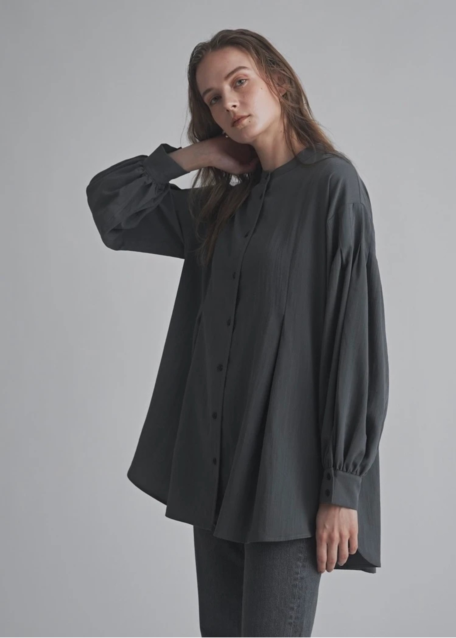 band collar round tuck flare shirt