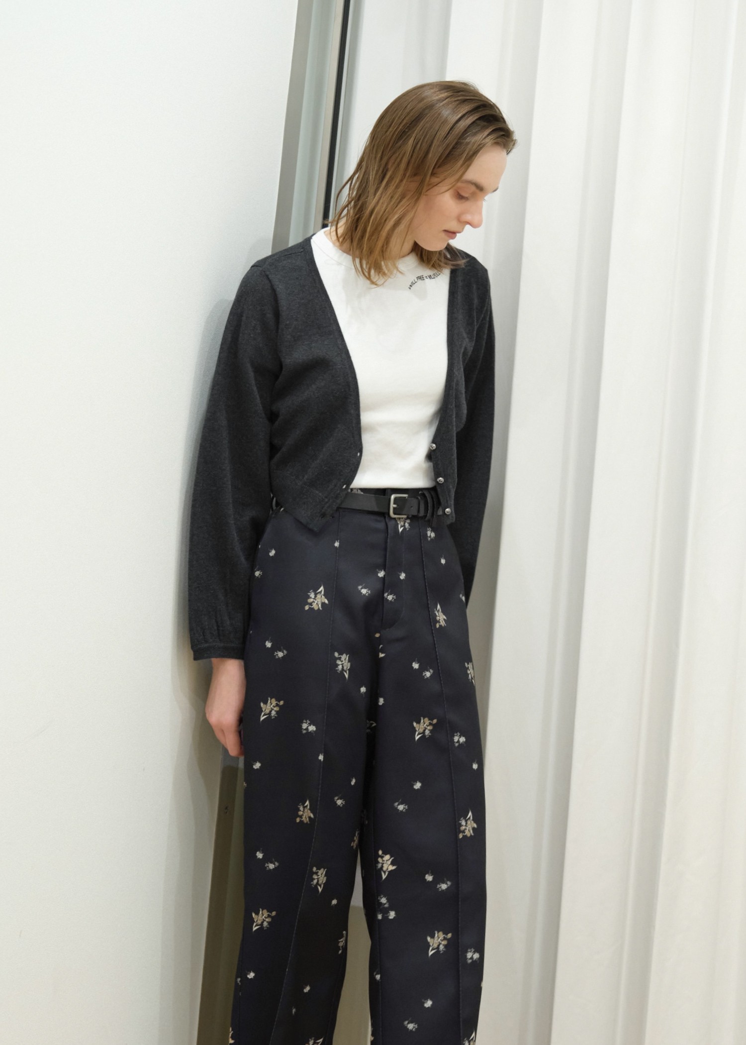 cropped V neck knit cardigan