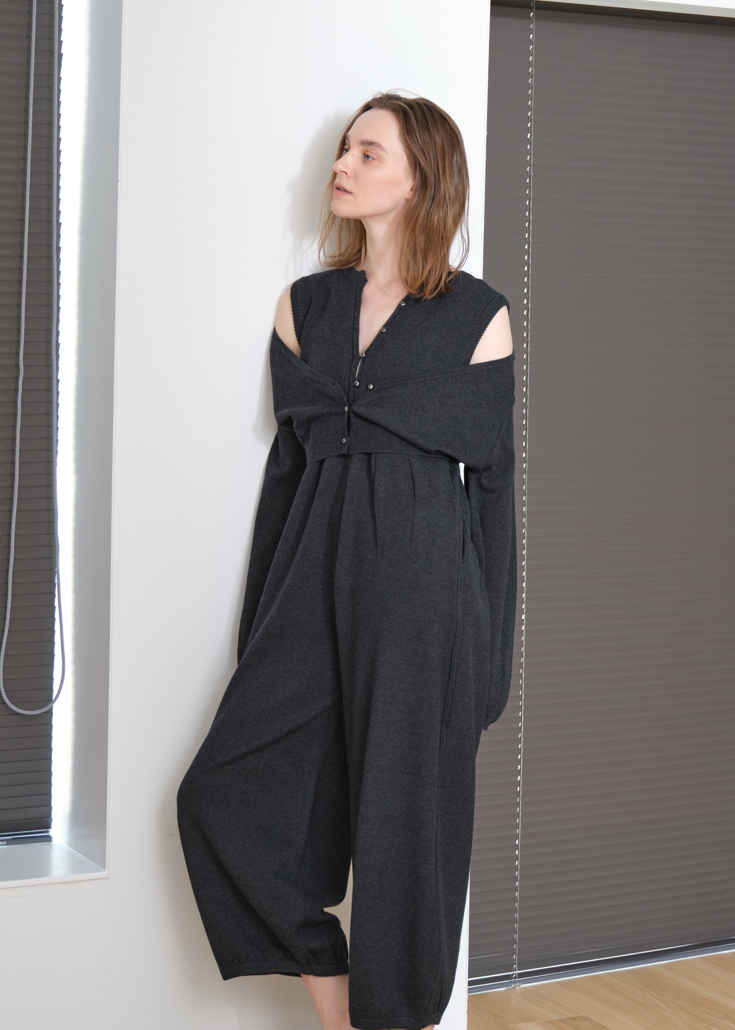 cropped V neck knit cardigan