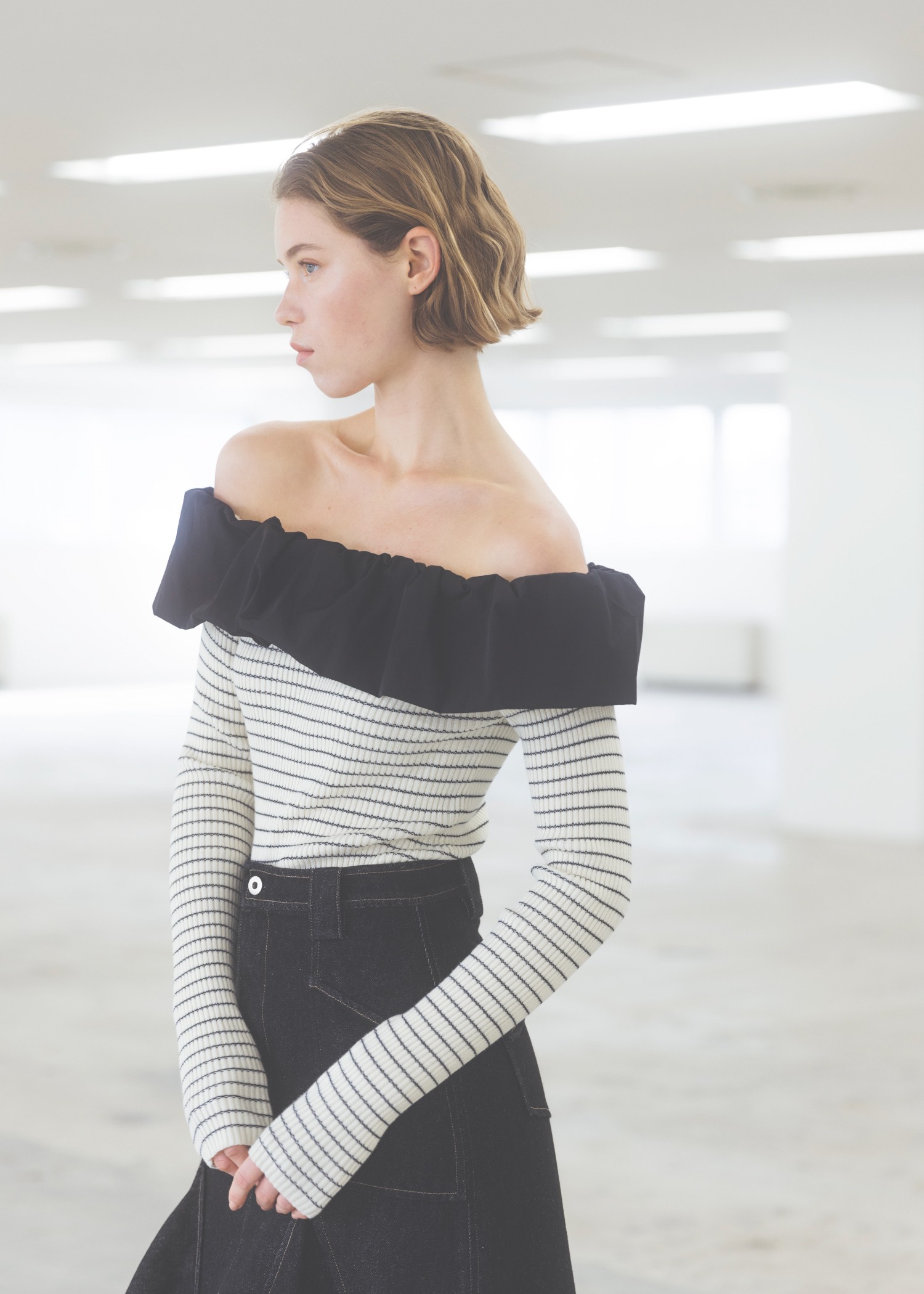 frill turnup off shoulder color schem knit