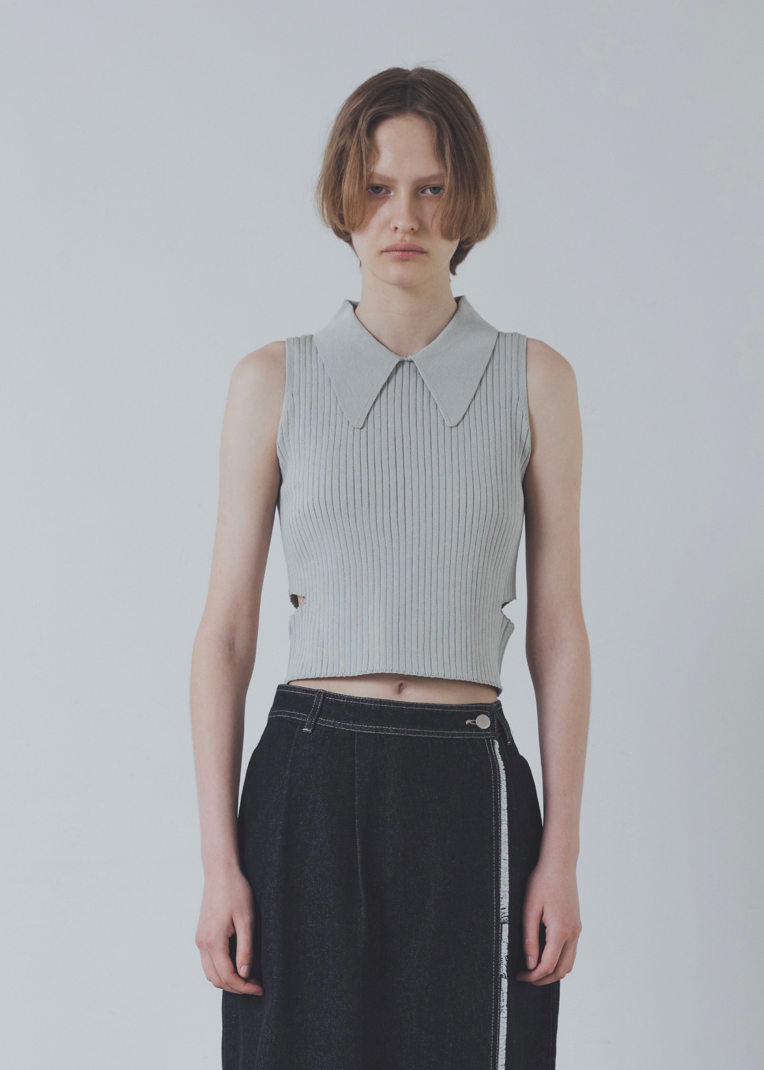 side notch no sleeve collar knit