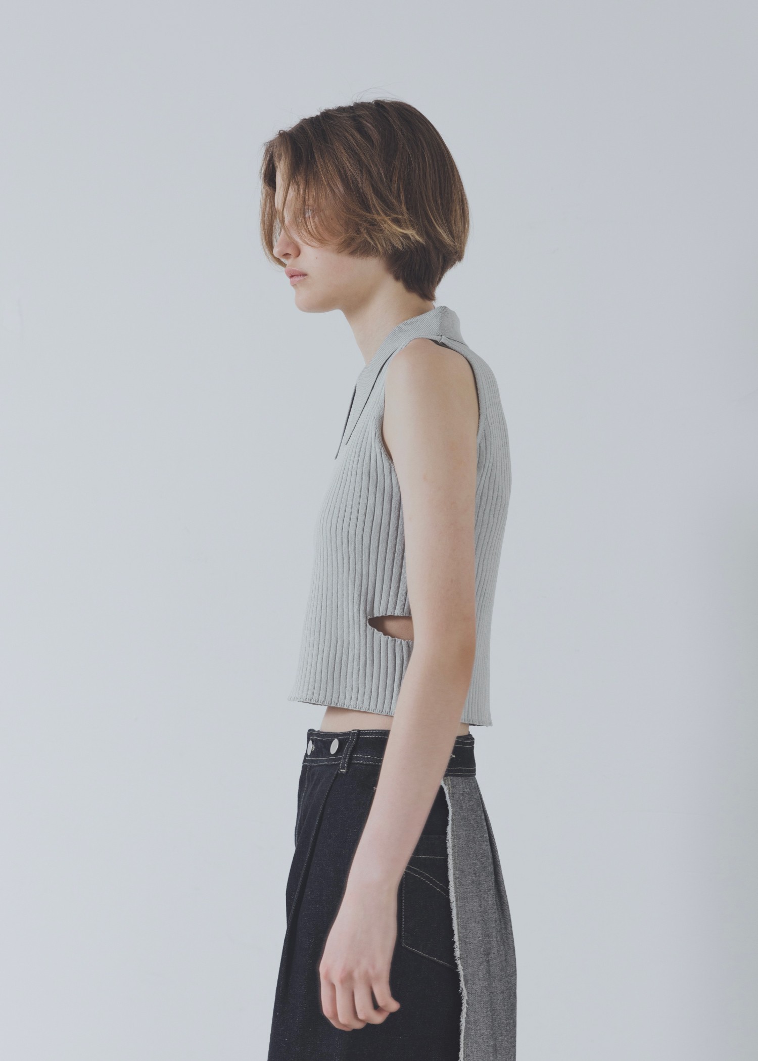 side notch no sleeve collar knit