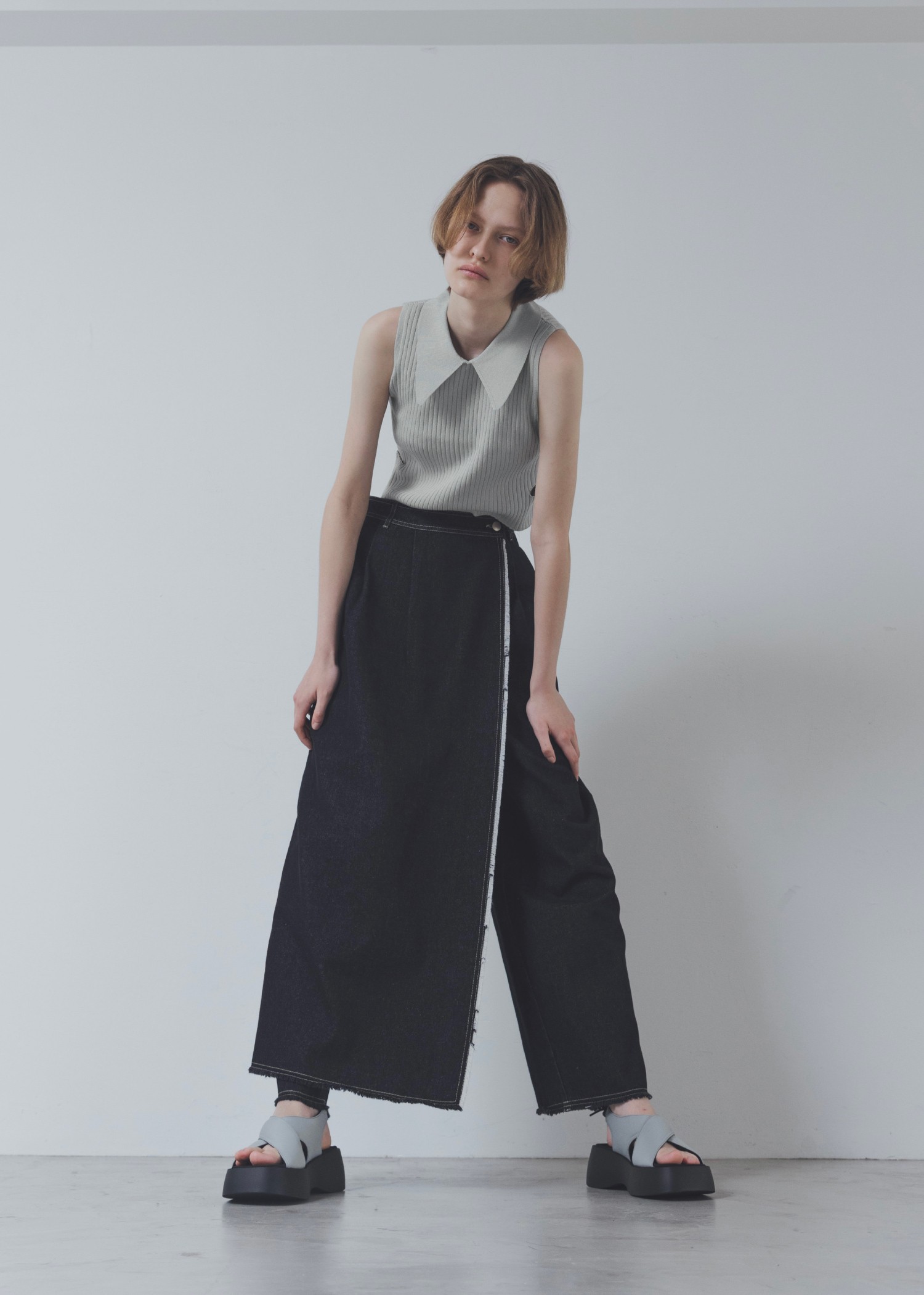 side notch no sleeve collar knit