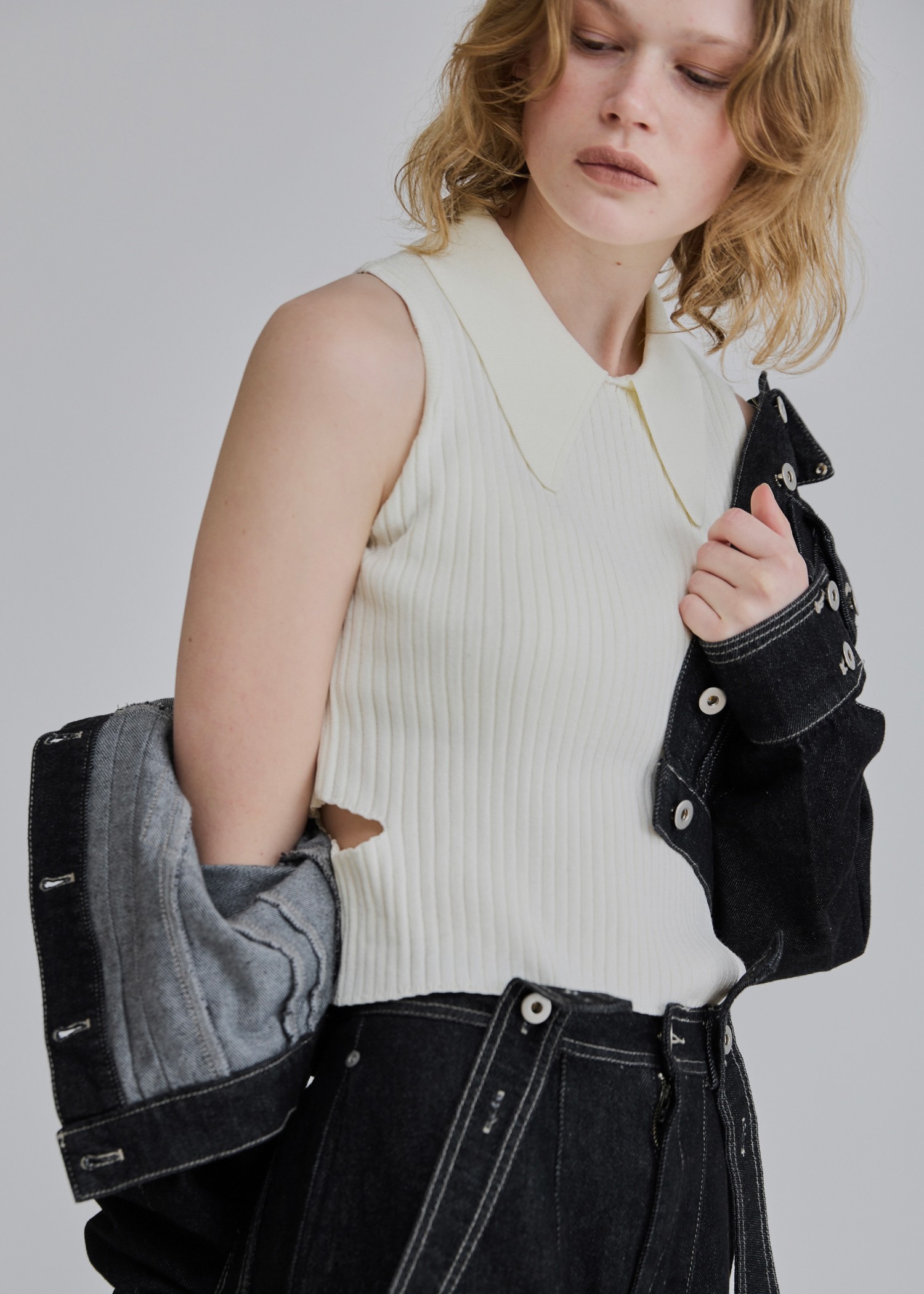 side notch no sleeve collar knit