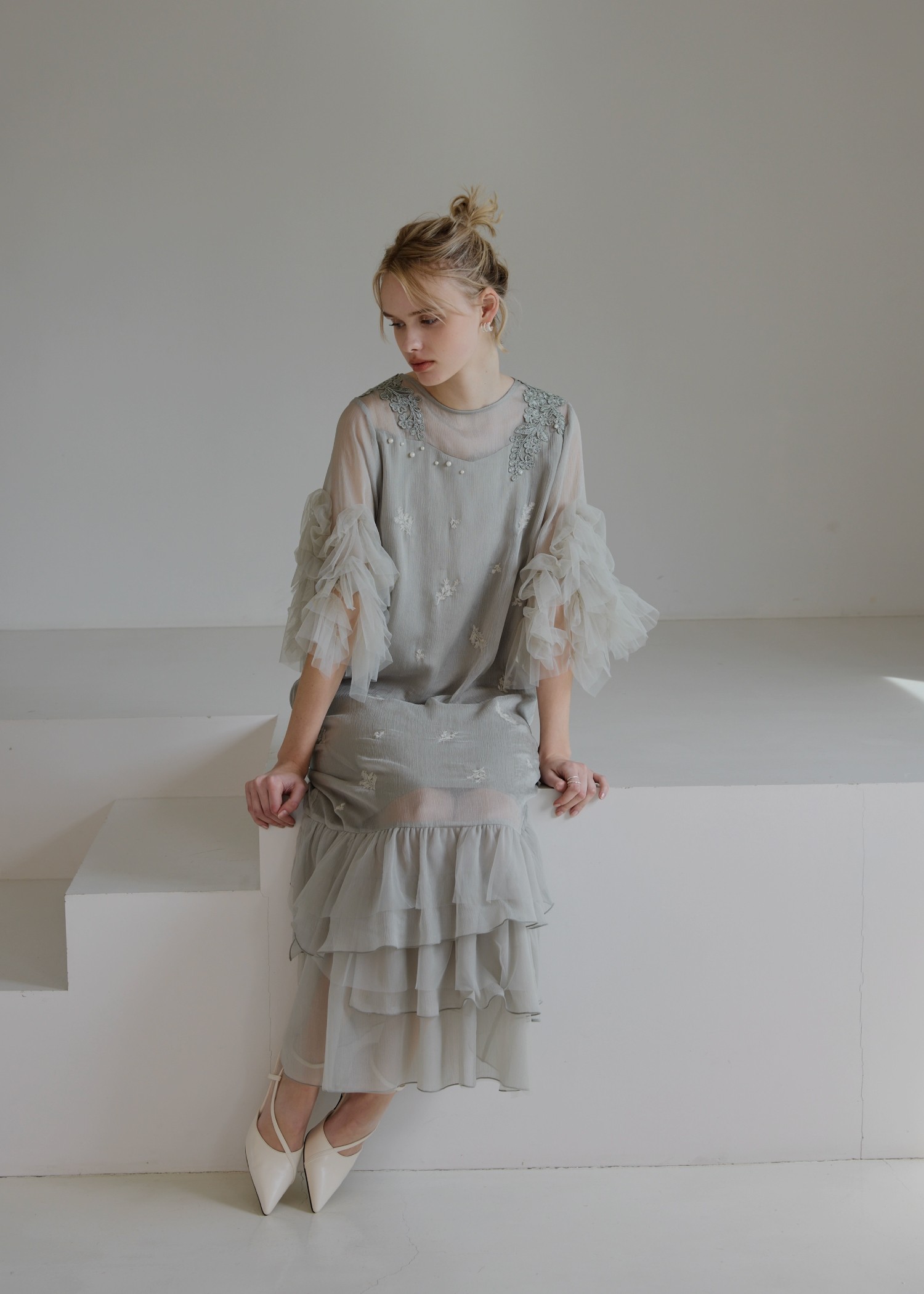 hem tiered volume sleeve embroidery OP（ワンピース