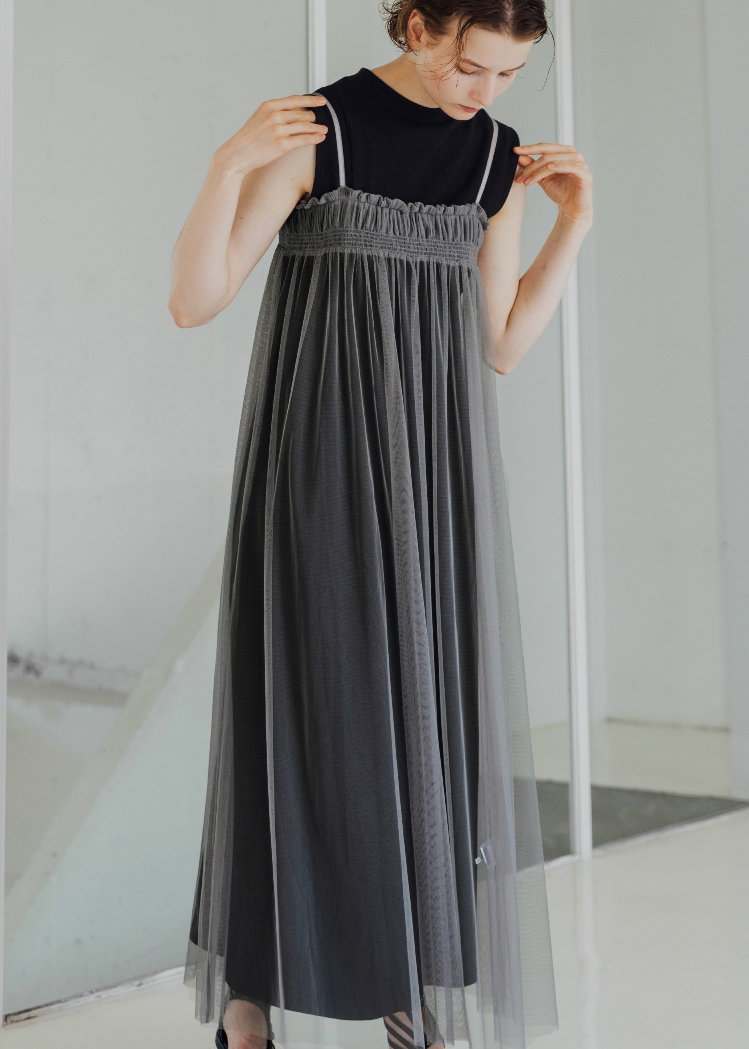 pili 岡本敬子tabrik展 Blade sleeves tiered OP WILLFULLY official web store（ウィルフリーコウシキツウハン