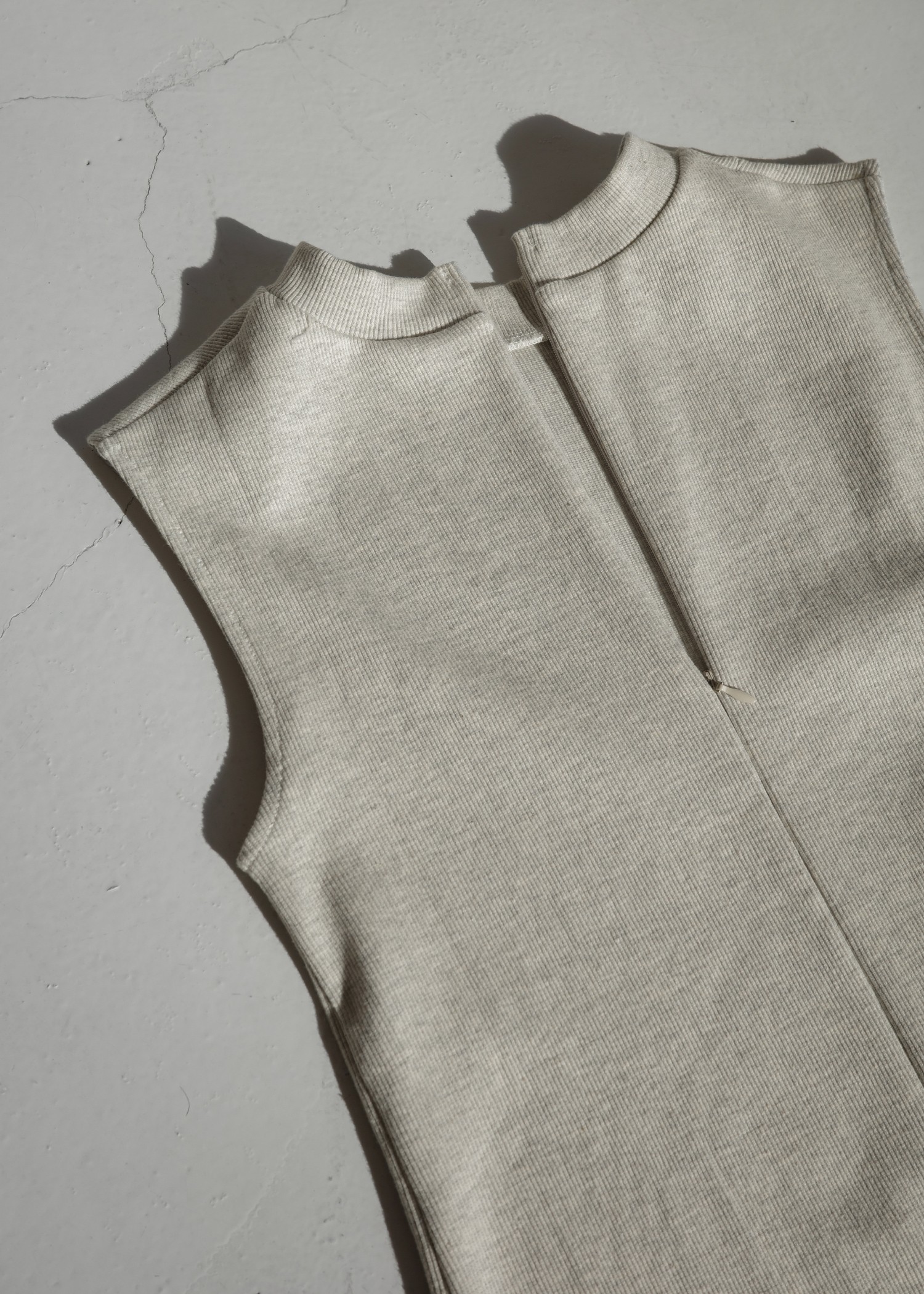 one side tuck flare nosleeve rib OP