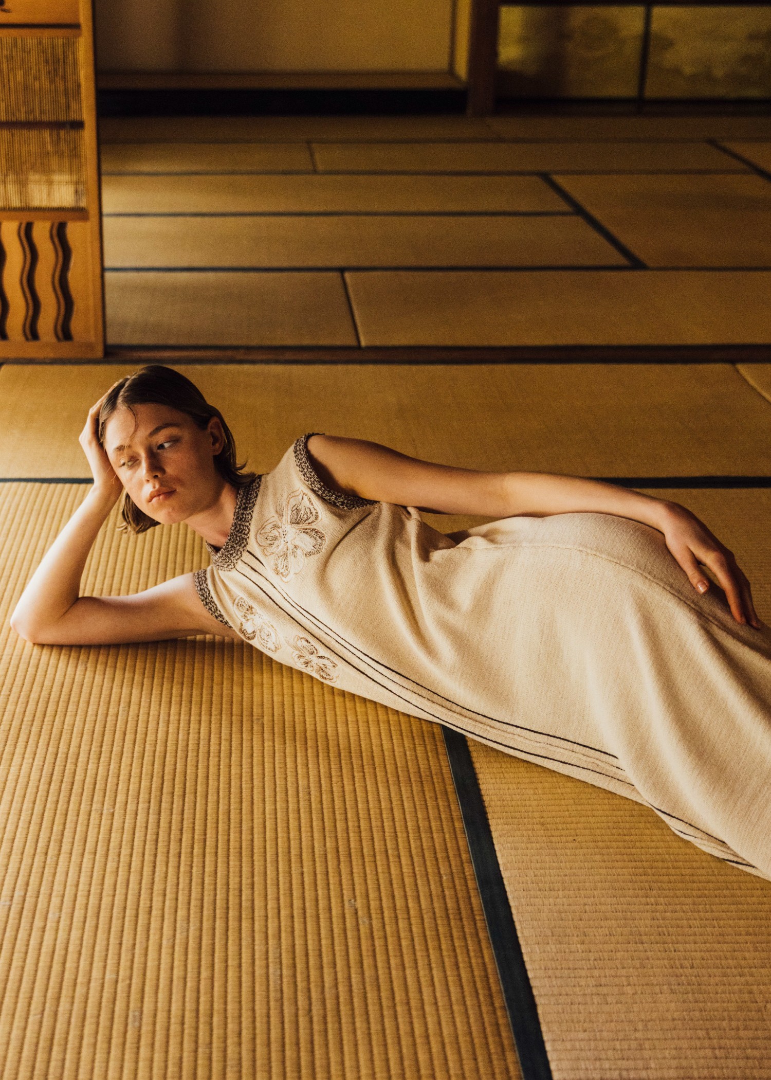 embroidery flower no sleeve knit OP