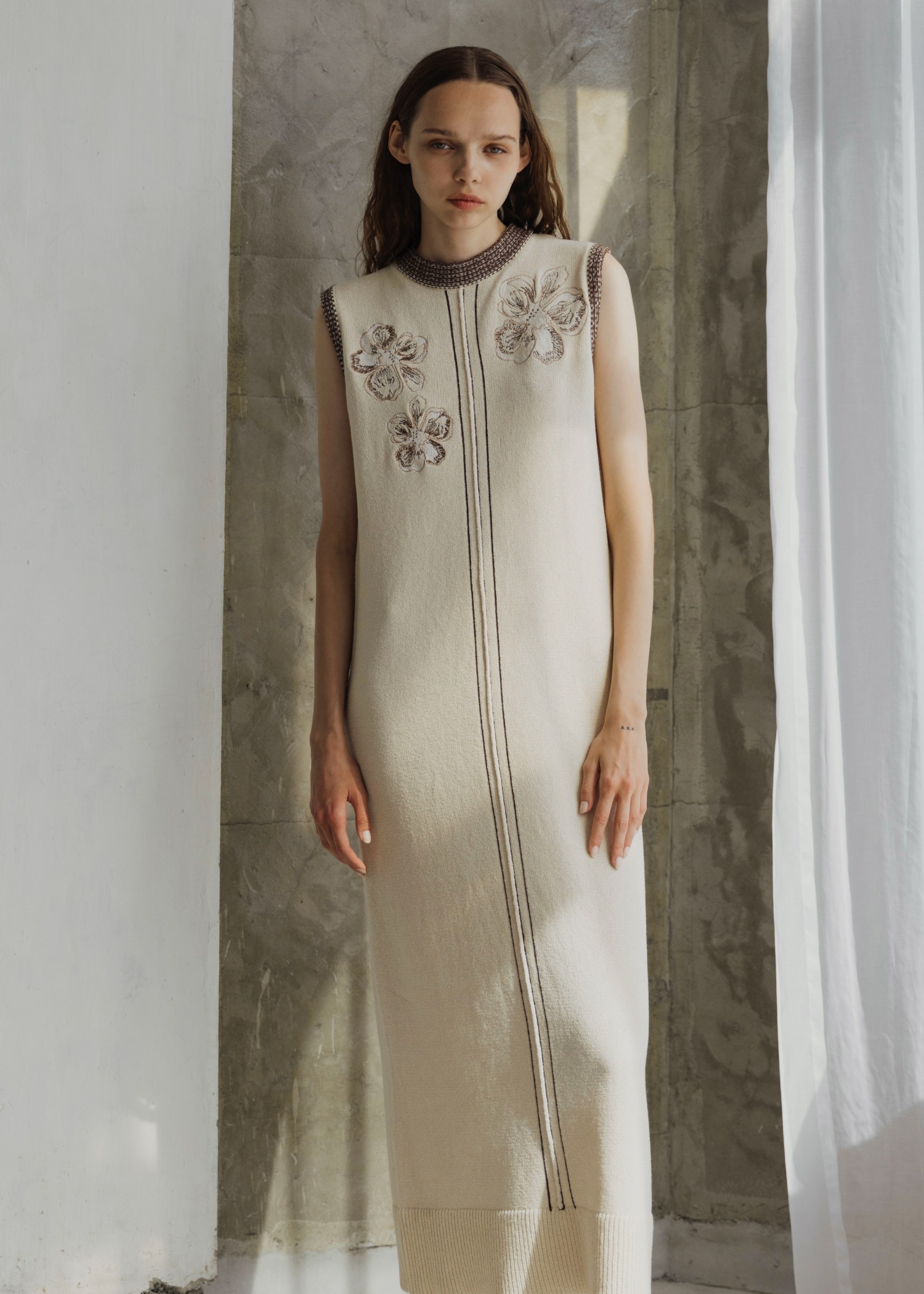 きいembroidery flower no sleeve knit OP WILLFULLY official web store（ウィルフリーコウシキツウハン