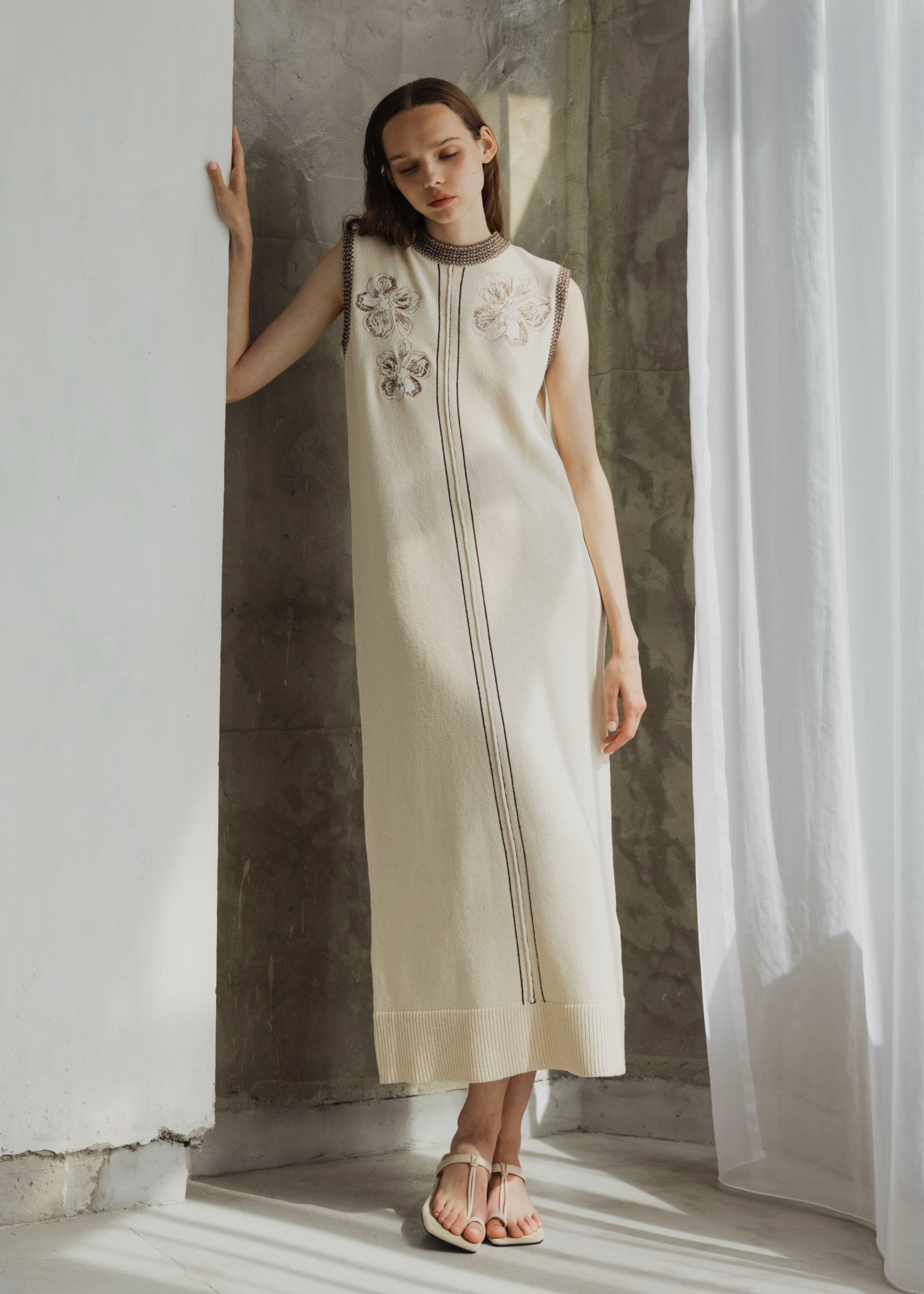 ★SHAKIRI★FLOWER EYELET LACE UP TOP (WHITE)★韓国送料込 WILLFULLY official web store（ウィルフリーコウシキツウハン