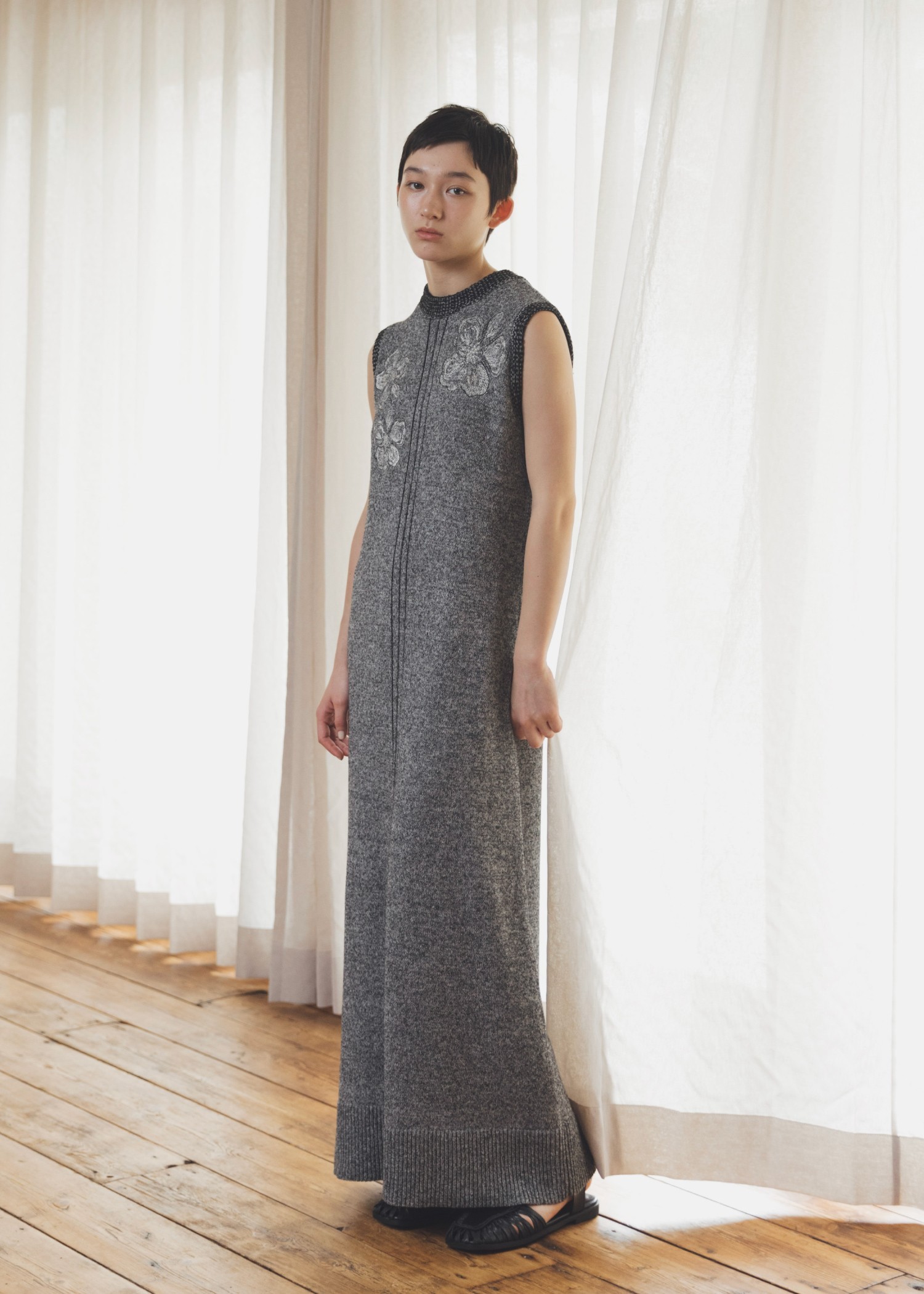 embroidery flower no sleeve knit OP