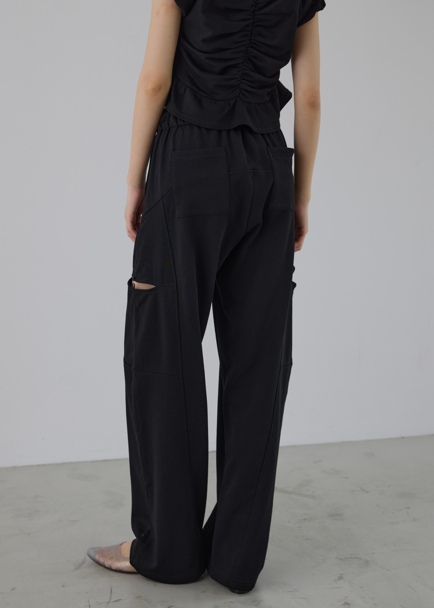 【新品未使用】willfully センタースリットパンツ WILLFULLY（ウィルフリー）の「center slit ponte flare PT
